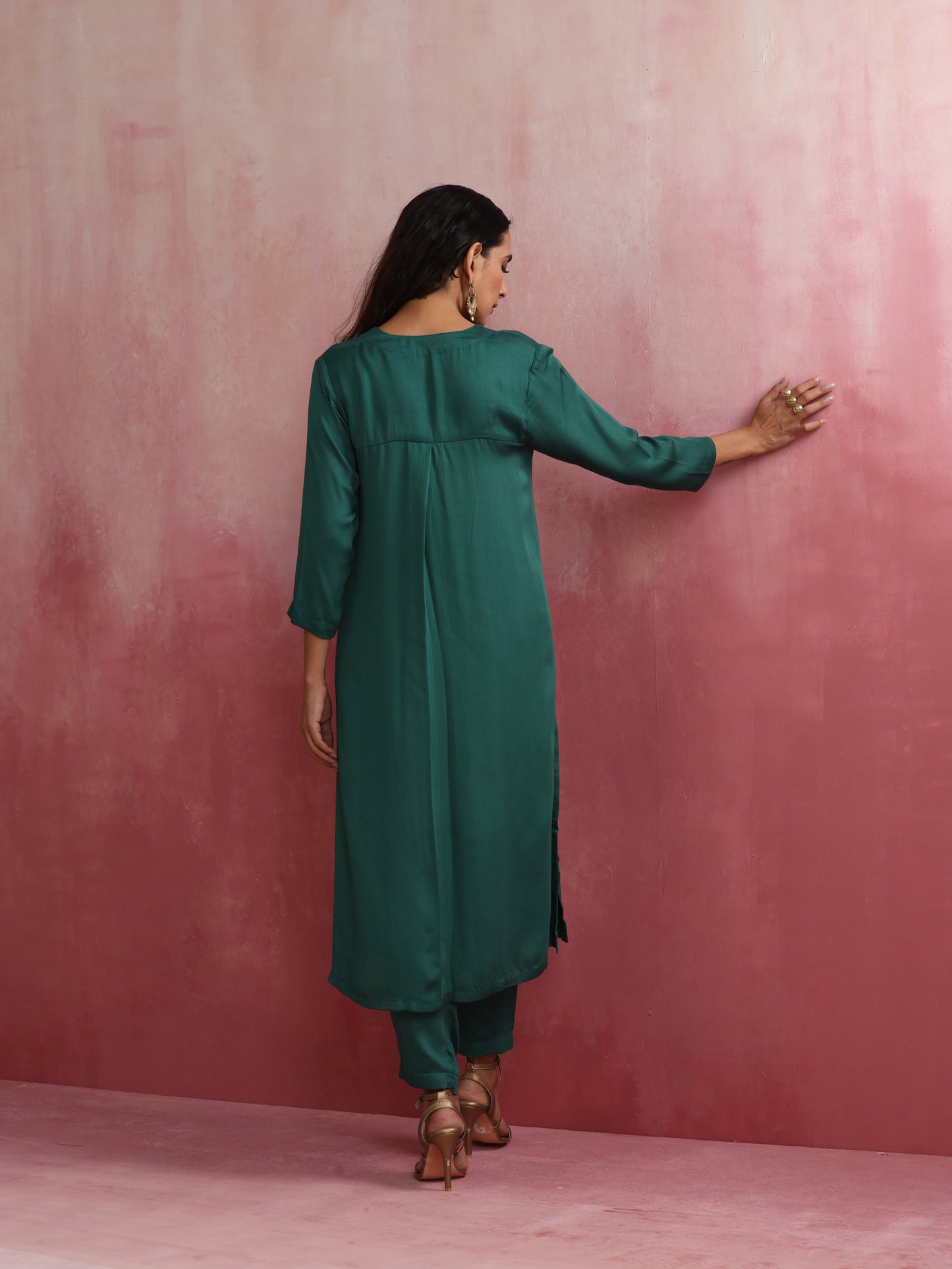 trueBrowns Green Modal Pleated Kurta Set | Swadesiicart