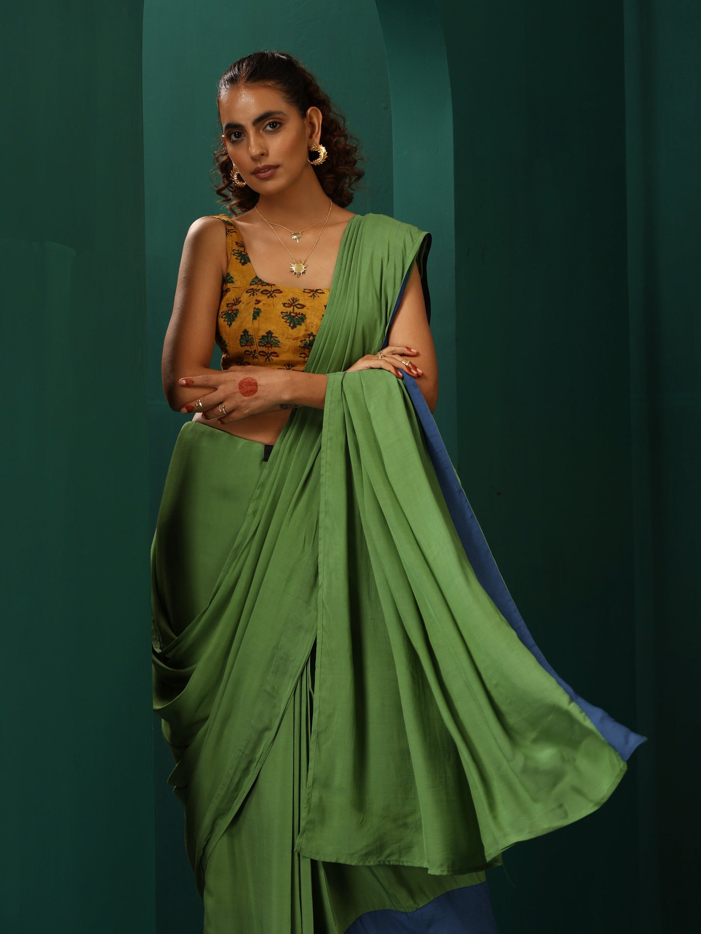 trueBrowns Green Muslin Silk Ready to Wear Saree | Swadesiicart