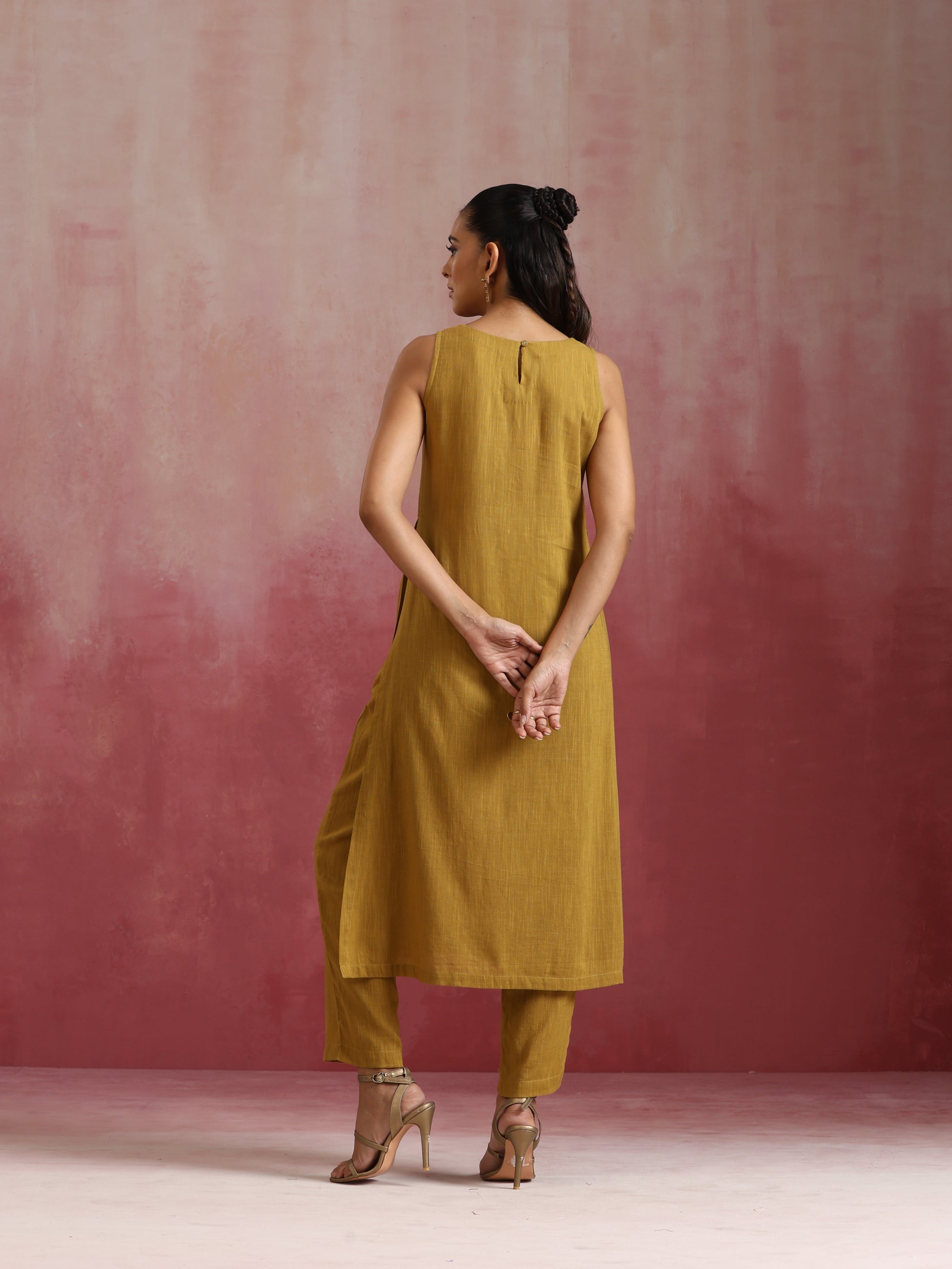 trueBrowns Mustard Cotton Kurta Set | Swadesiicart