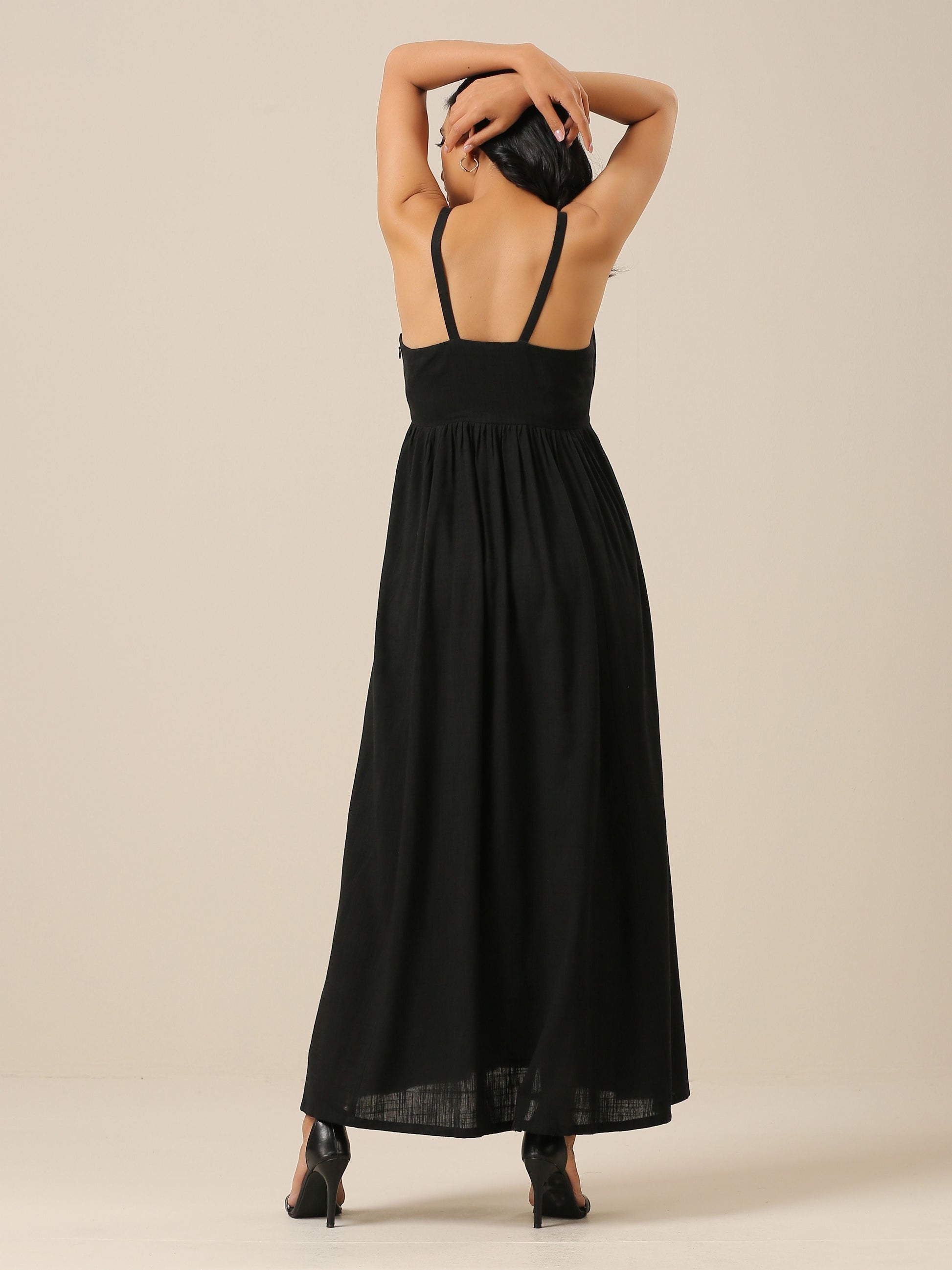 trueBrowns Black Slub Texture Sleeveless Dress | Swadesiicart