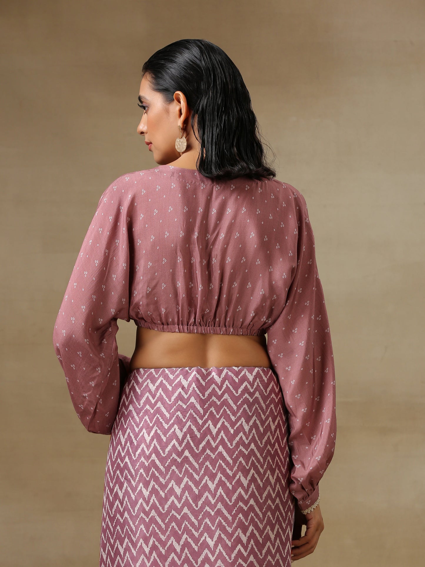 trueBrowns Dark Mauve Bandhani Printed Silk Elasticated Blouse | Swadesiicart
