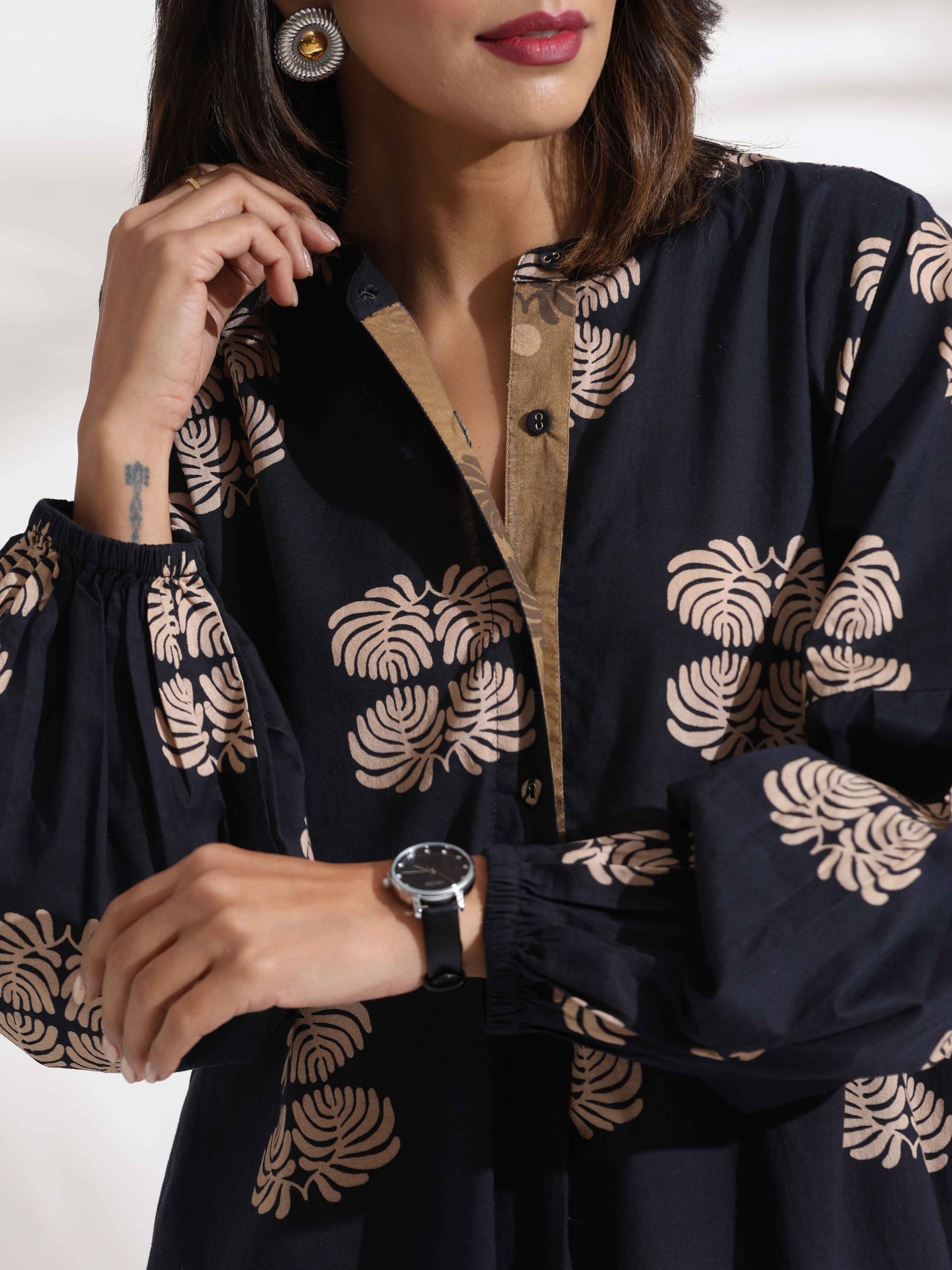 trueBrowns Black Cotton Print Short Dress | Swadesiicart