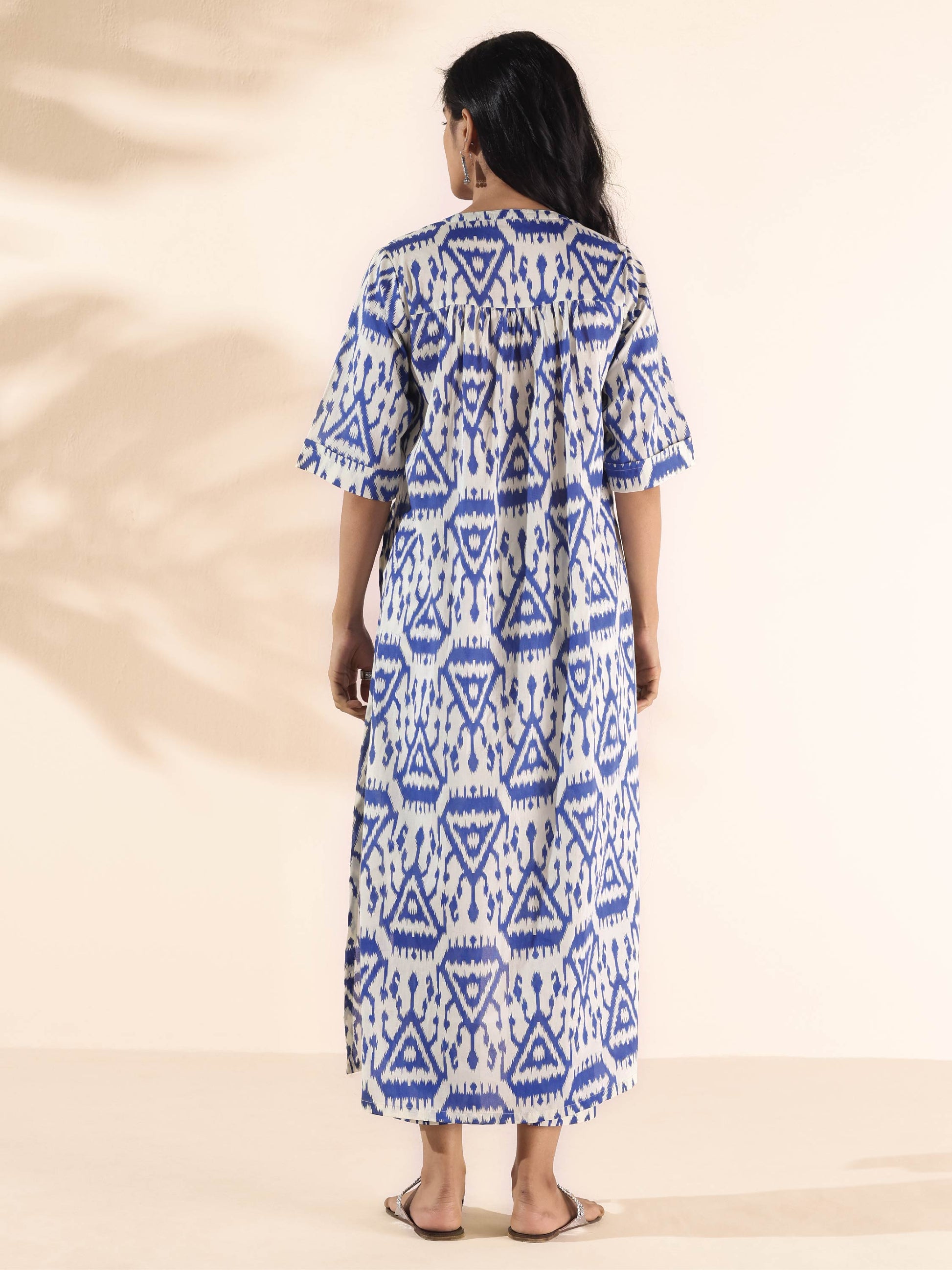 trueBrowns Blue Cotton Ikat High-Low Kurta Pant Set | Swadesiicart