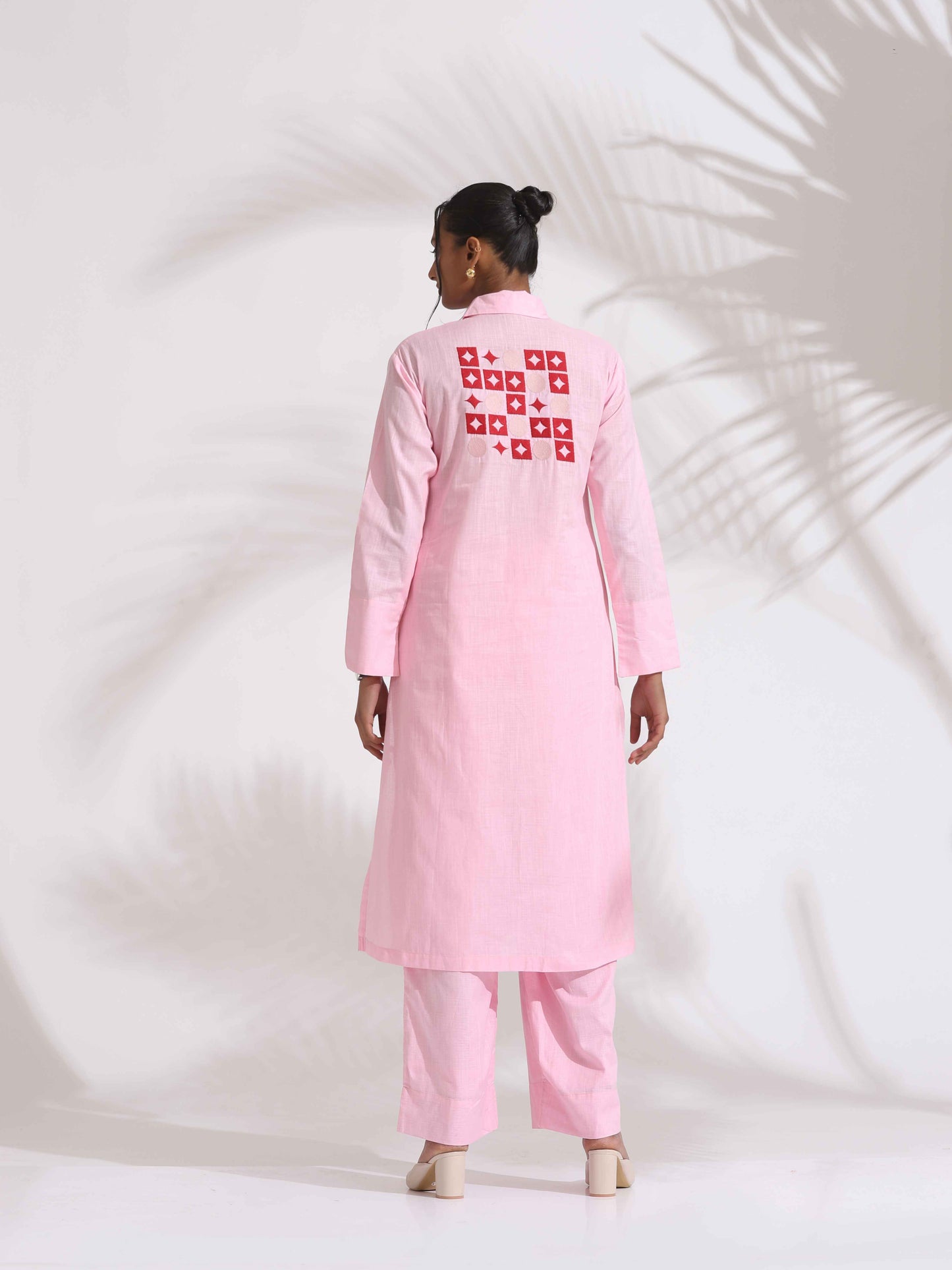 trueBrowns Pink Cotton Embroidered Kurta Set | Swadesiicart