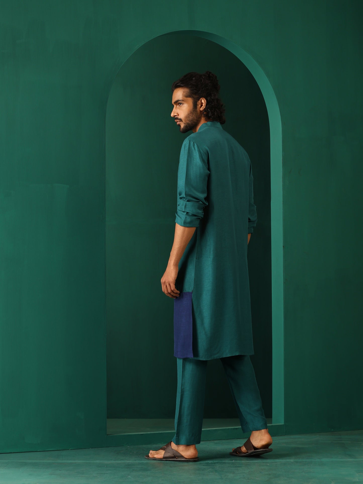 trueBrowns Men's Blue Color Block Silk Long Kurta | Swadesiicart