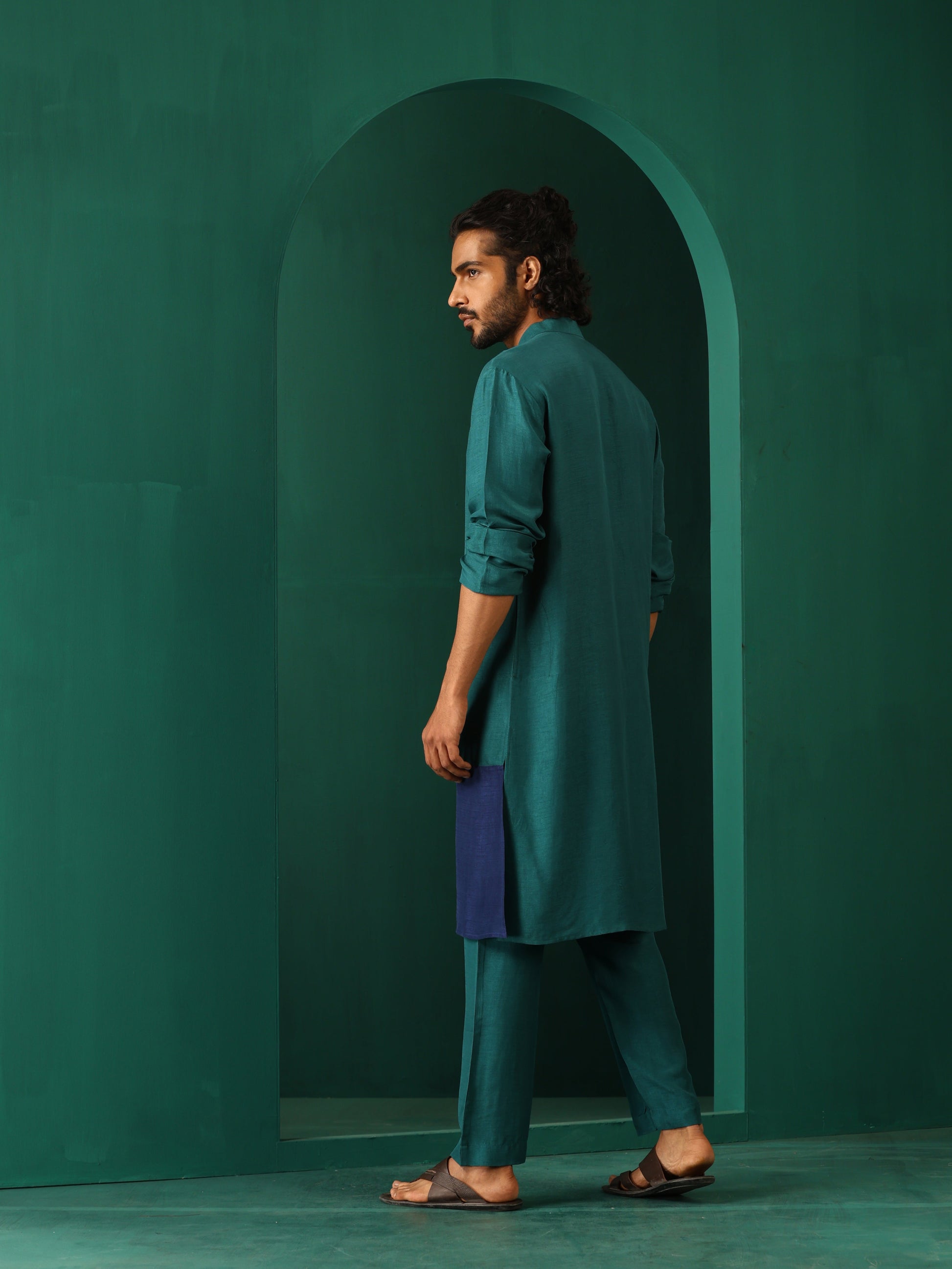 trueBrowns Men's Blue Color Block Silk Long Kurta | Swadesiicart