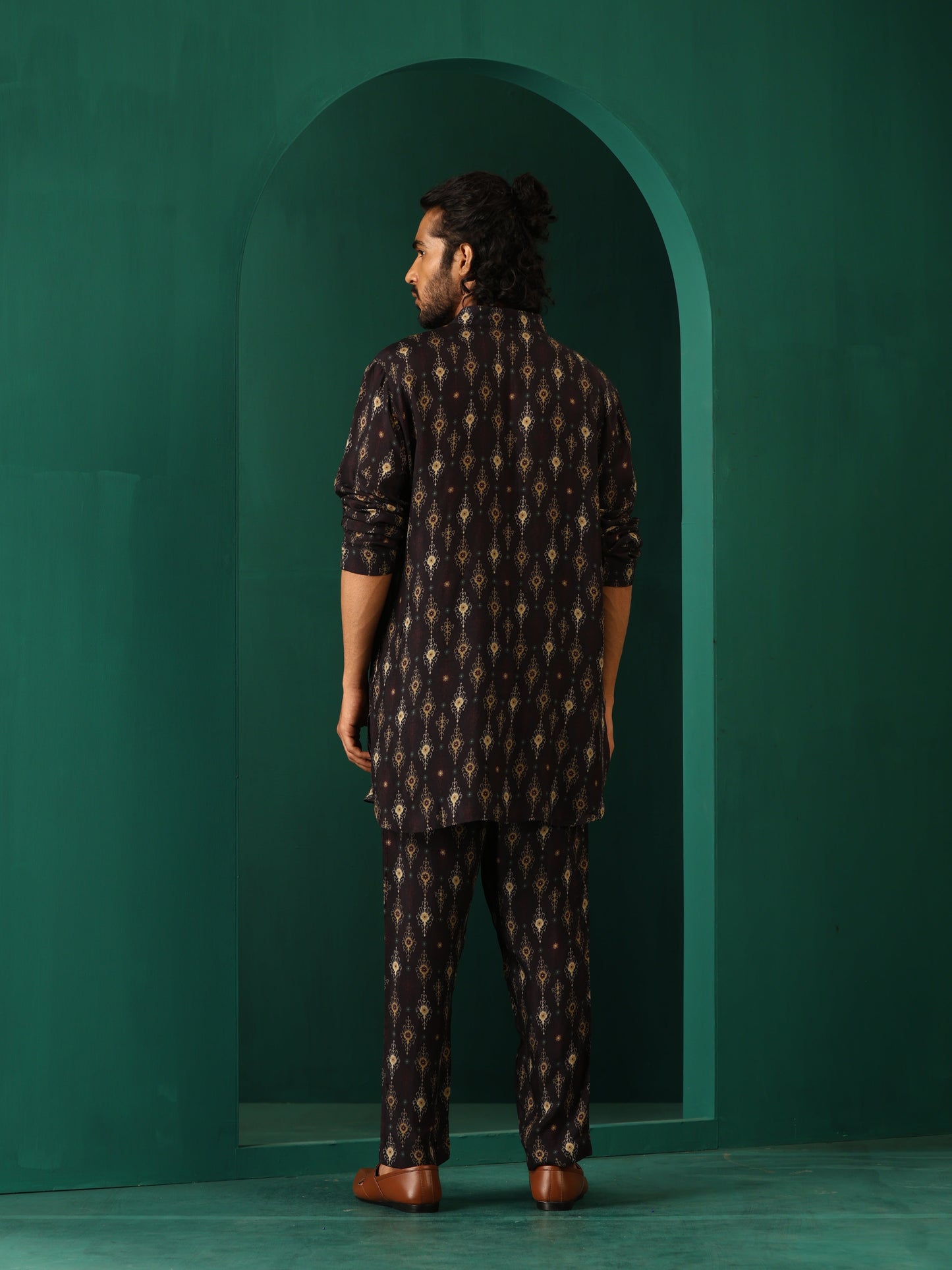 trueBrowns Men's Black Tonal Ikat Muslin Silk Printed Co-ord Set - Swadesiicart
