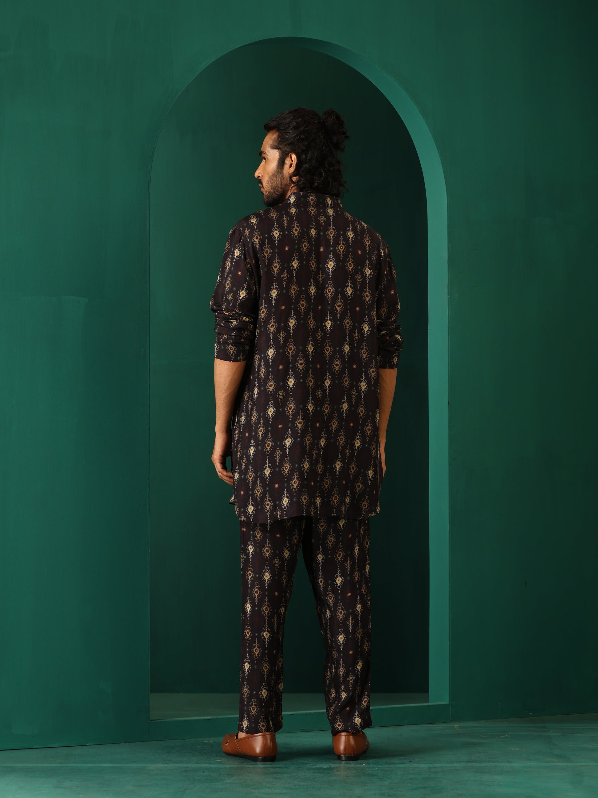 trueBrowns Men's Black Tonal Ikat Muslin Silk Printed Co-ord Set - Swadesiicart