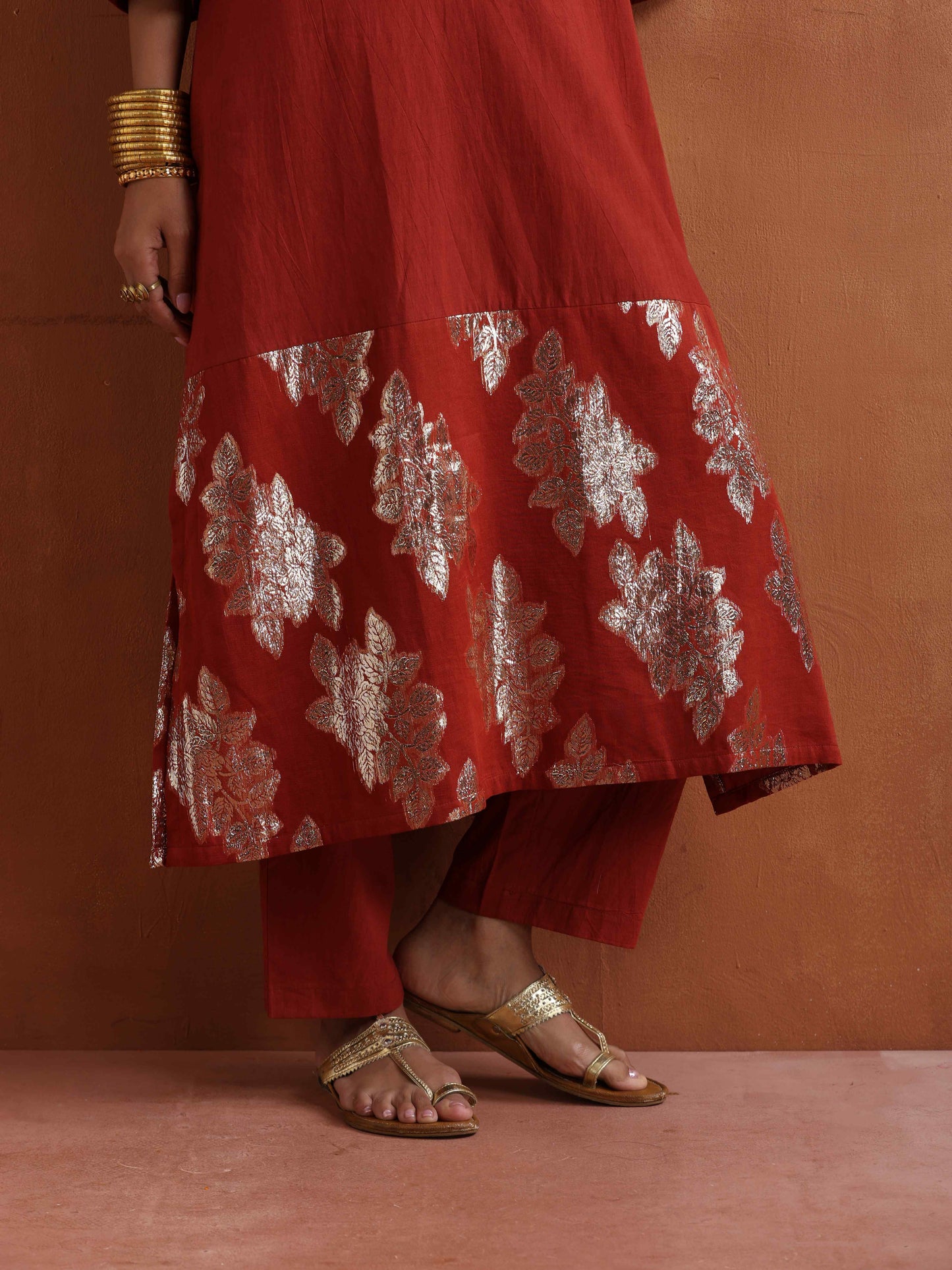 trueBrowns Rust Metallic Straight Kurta Set | Swadesiicart