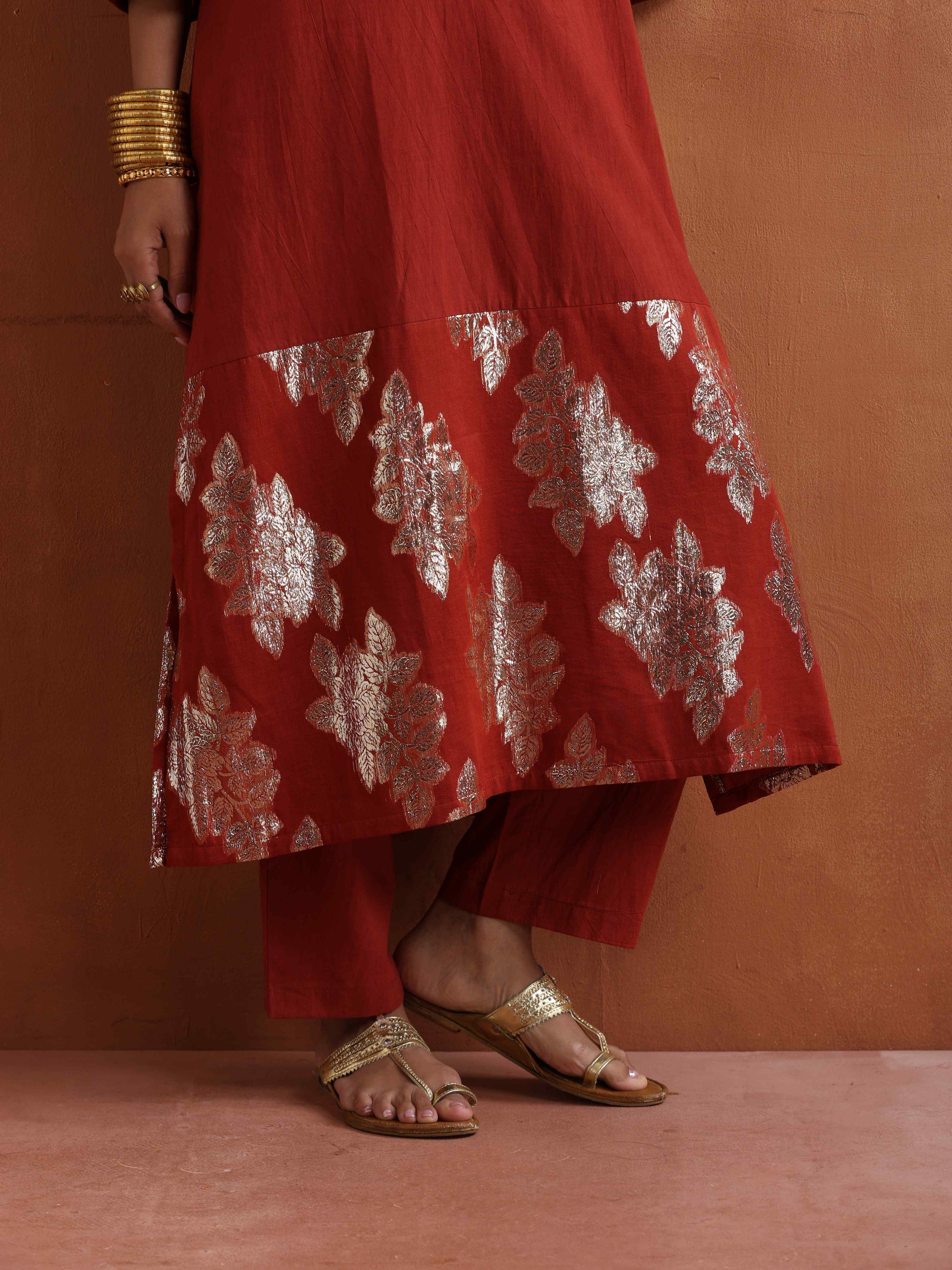 trueBrowns Rust Metallic Straight Kurta Set | Swadesiicart