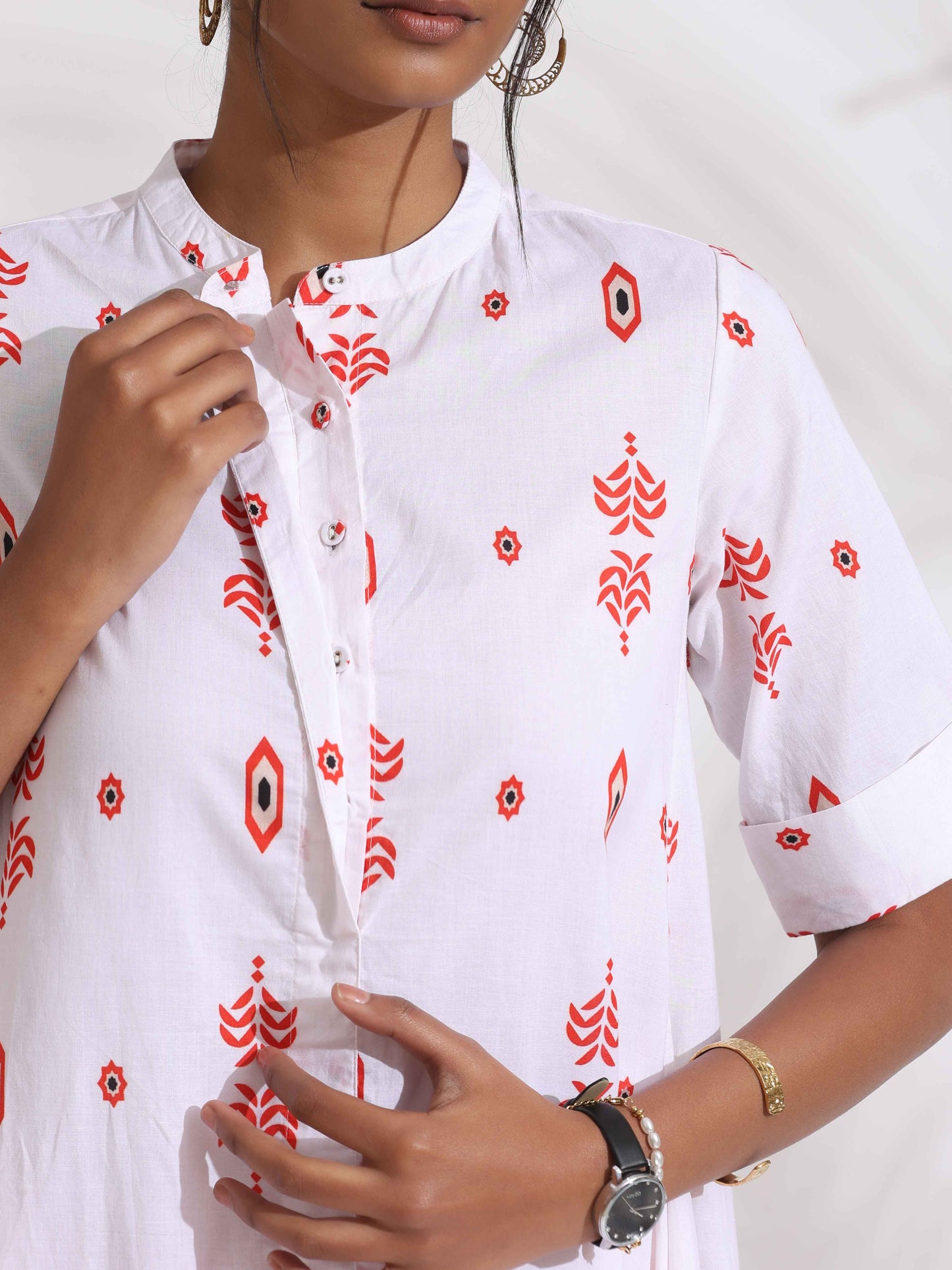 trueBrowns White Cotton Print Flared Kurta Set | Swadesiicart
