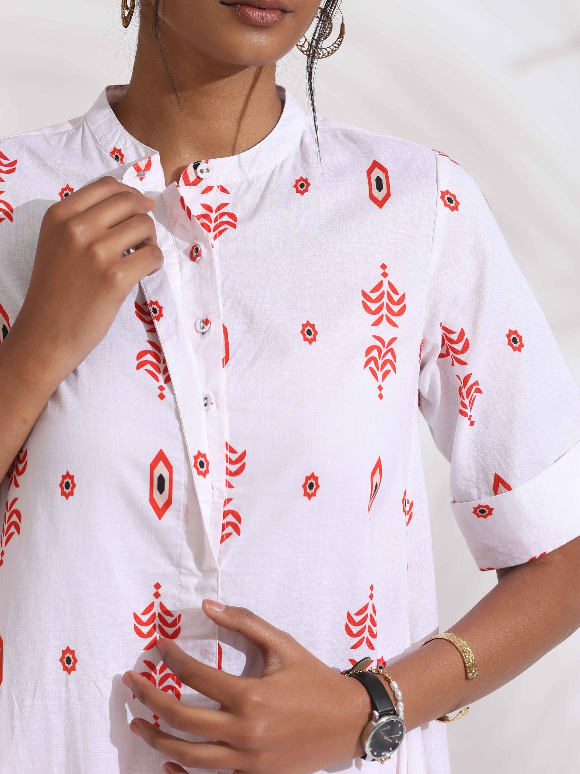 trueBrowns White Cotton Print Flared Kurta Set | Swadesiicart