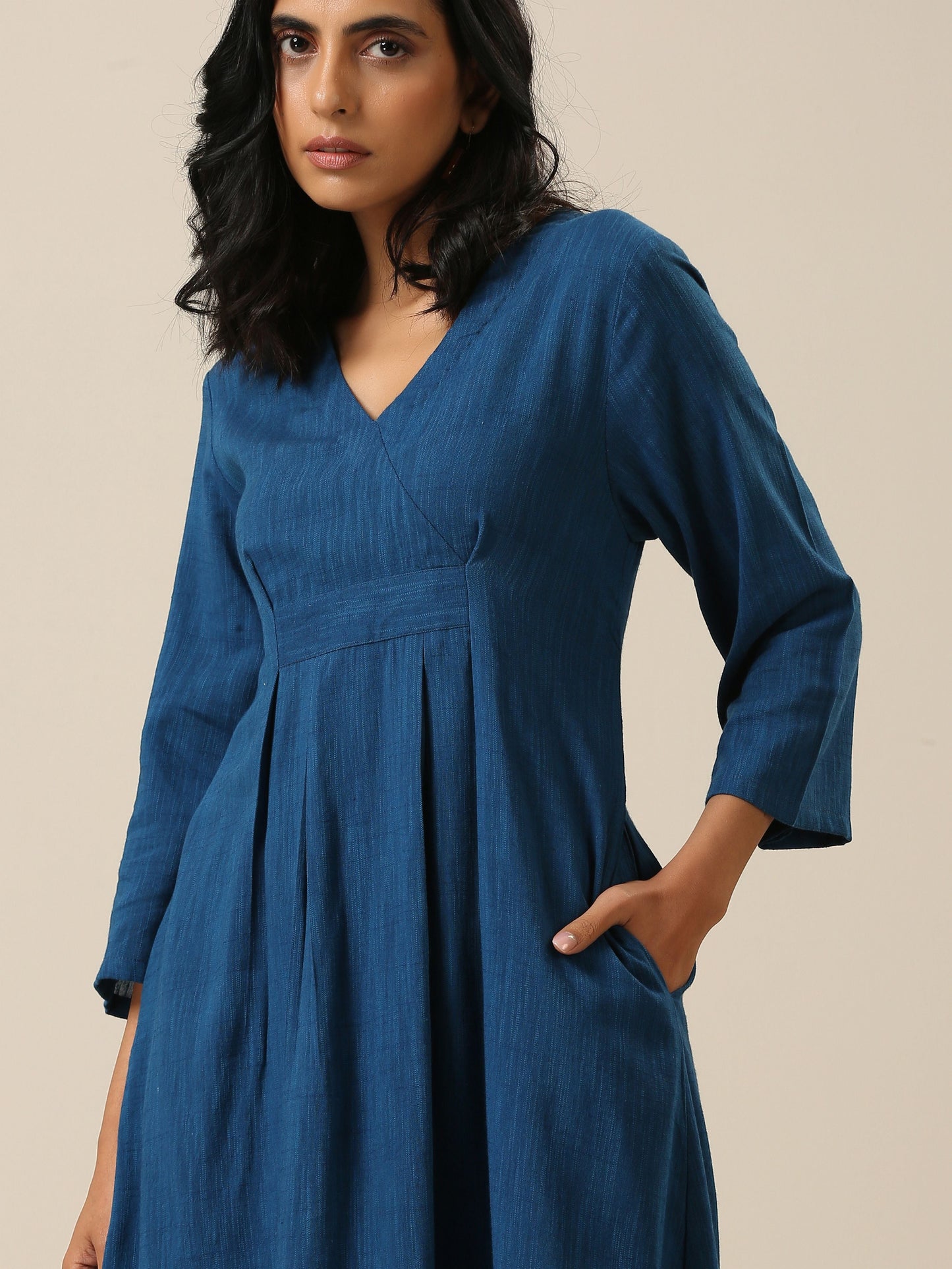 trueBrowns Classic Blue Slub Texture Overlap Pleat Kurta Pant Set | Swadesiicart