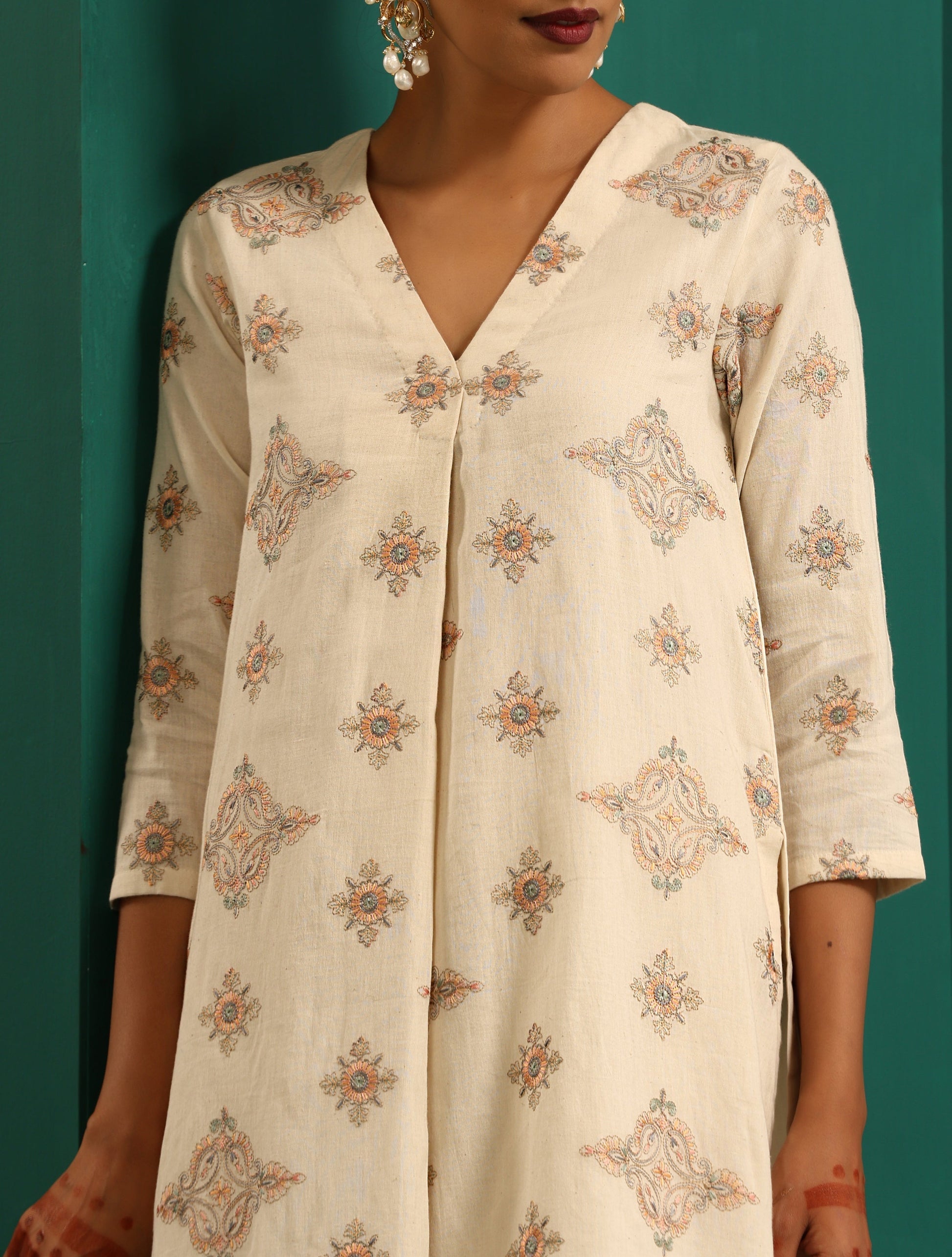 trueBrowns Ivory Peach Cotton Front Pleat Kurta Pant Set | Swadesiicart