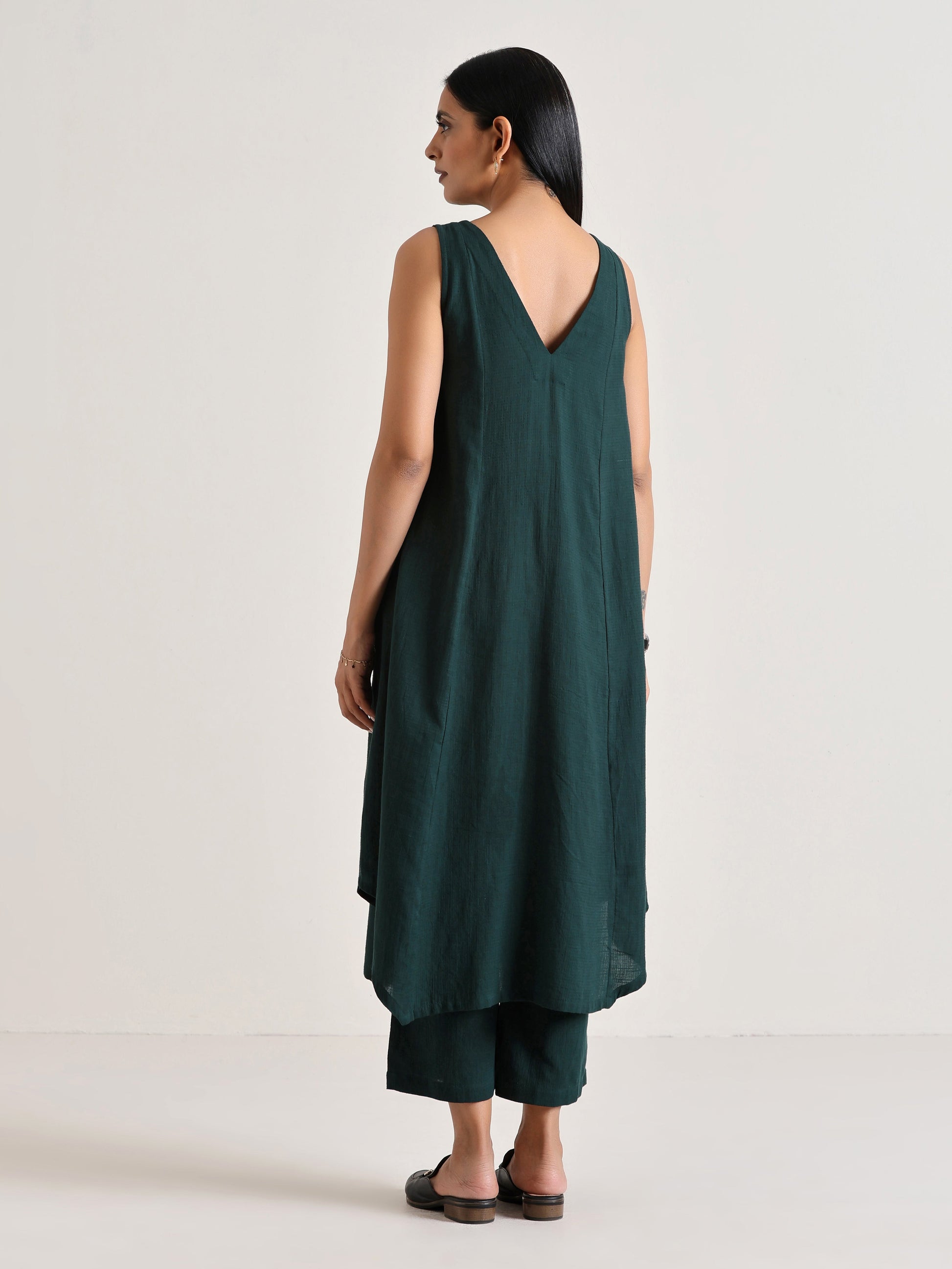 trueBrowns Dark Green Sleeveless Flared Kurta Pant Set | Swadesiicart
