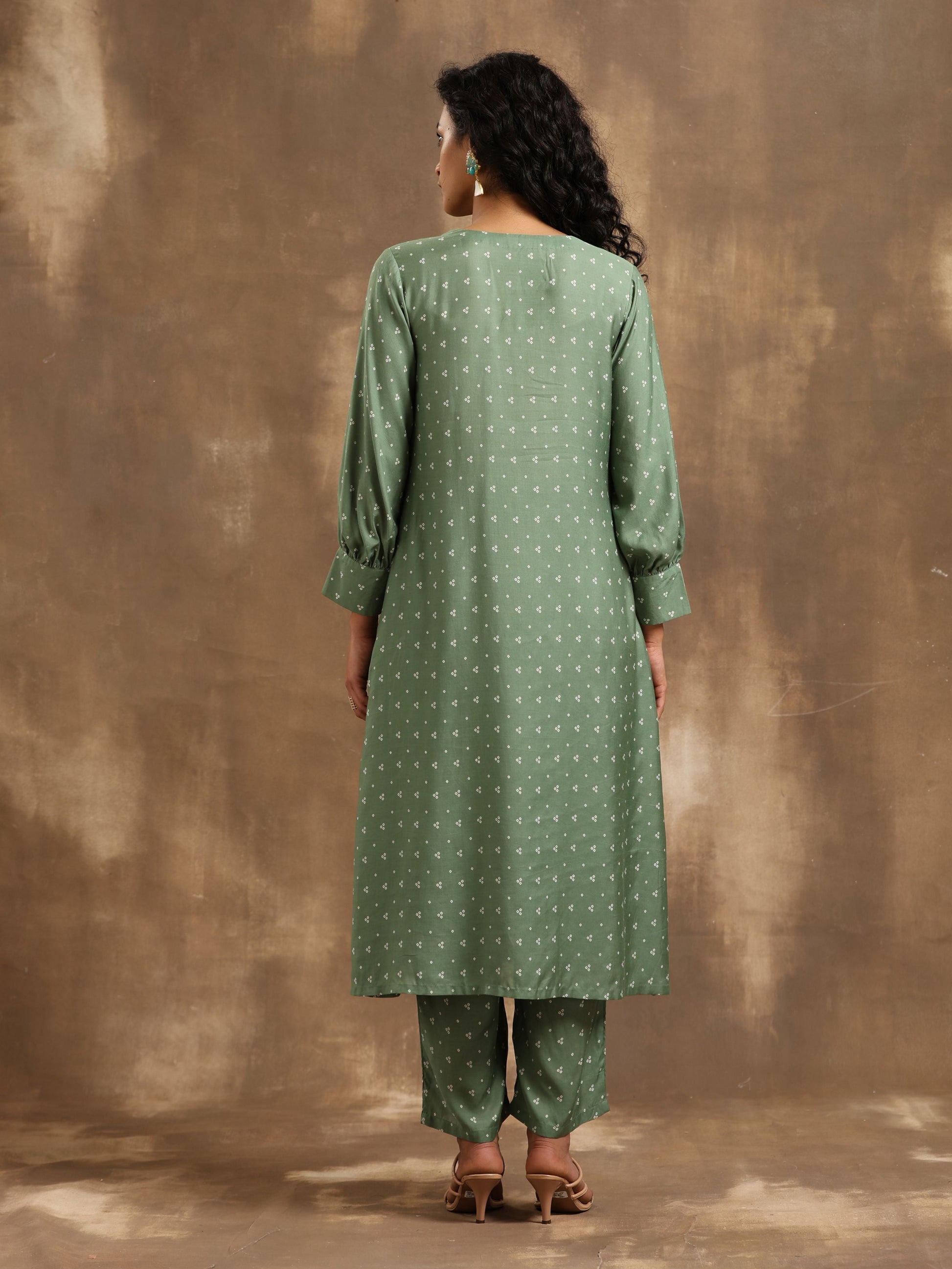 trueBrowns Light Green Bandhani Printed Silk Kurta Pant Set | Swadesiicart