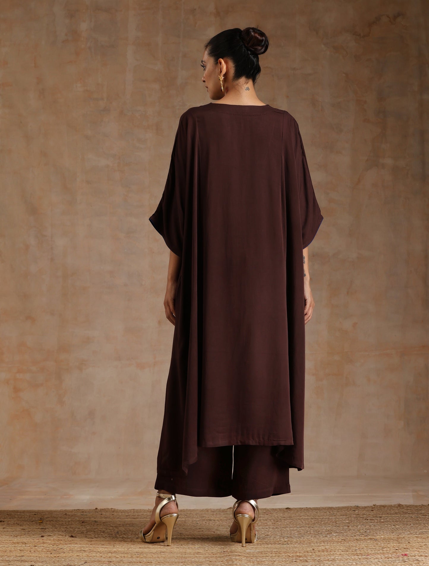 trueBrowns Cola Brown Modal Satin Oversized Kurta Set | Swadesiicart