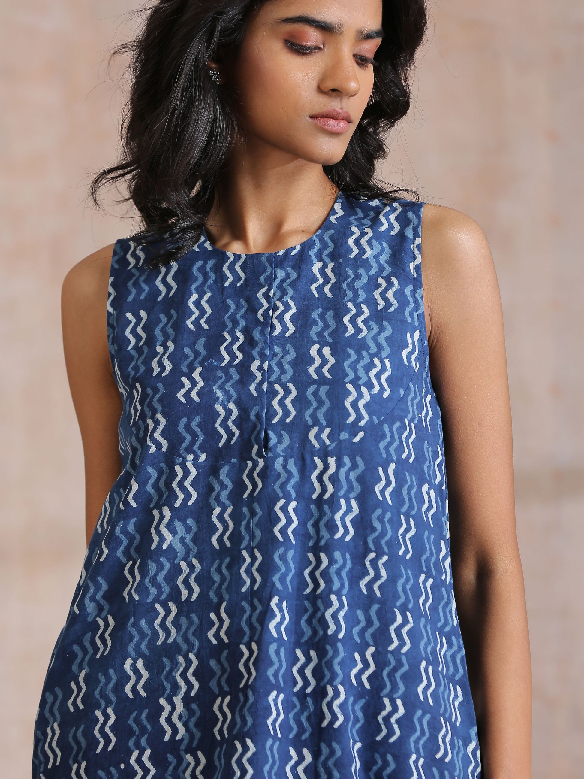 trueBrowns Indigo Dabu Zig-Zag Motifs Print Cotton Sleeveless Co-Ord Set - Swadesiicart