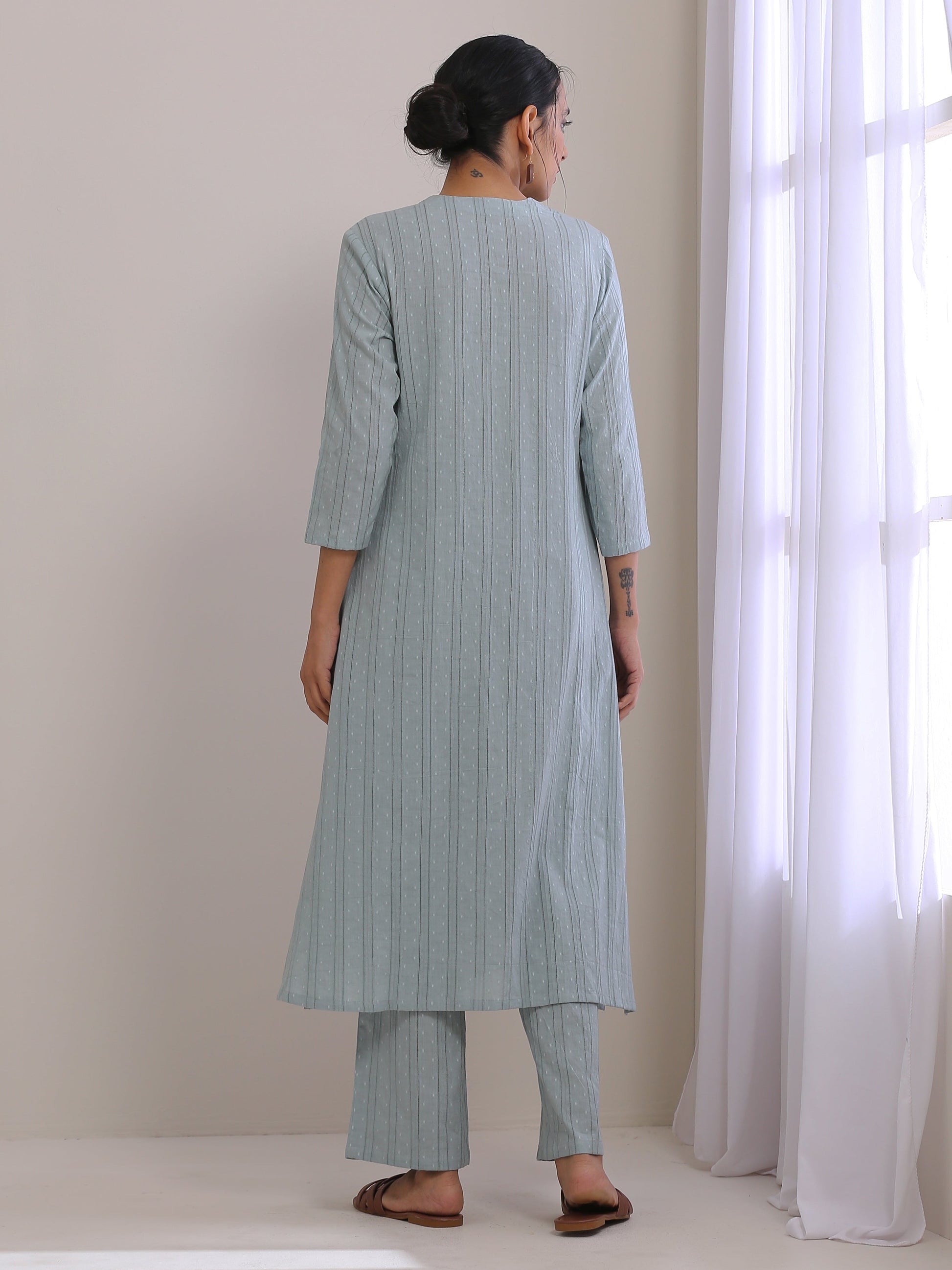 trueBrowns Eggshell Blue Dobby Neck Pleat Kurta Pant Set | Swadesiicart