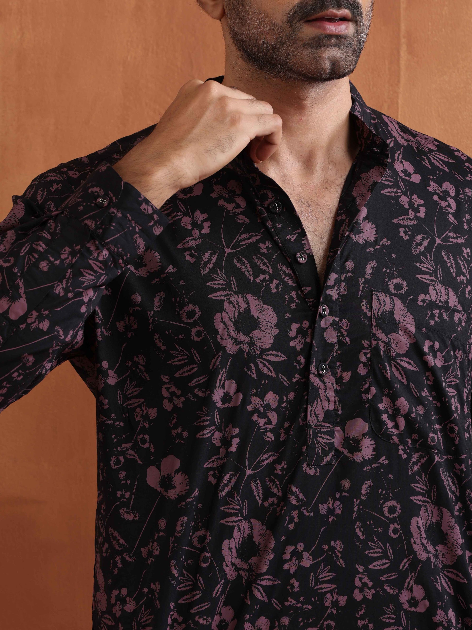 trueBrowns Men's Black Floral Printed Short Kurta | Swadesiicart
