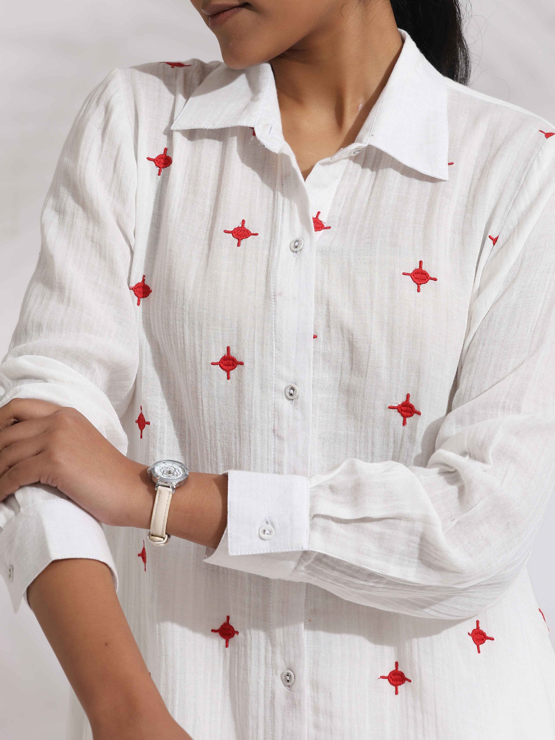 trueBrowns White Cotton Embroidered Kurta Co-ord Set - Swadesiicart