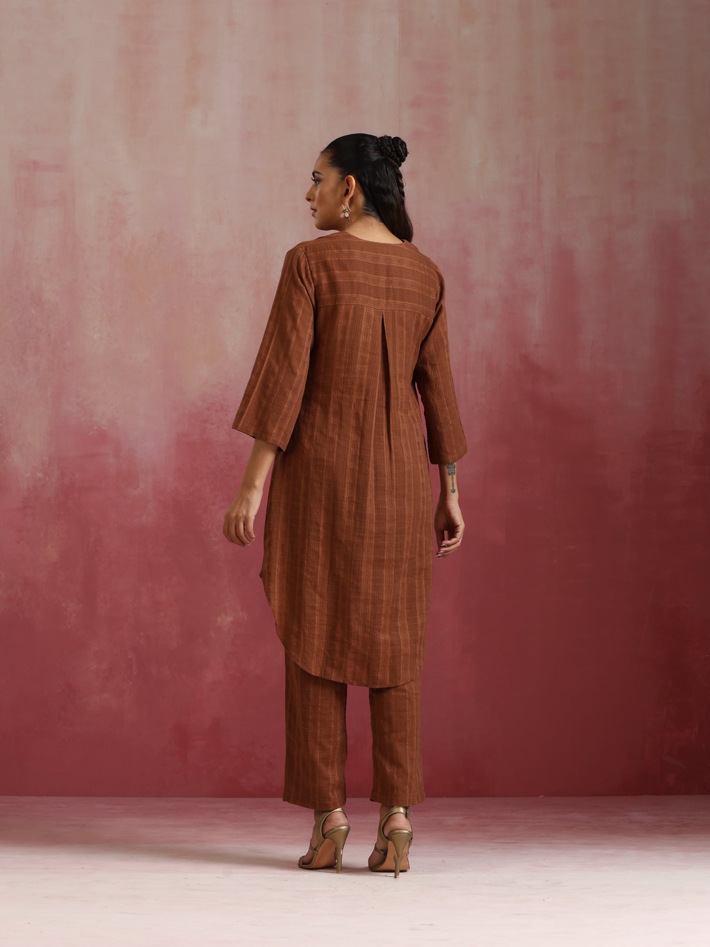 trueBrowns Brown Cotton Dobby Kurta Co-ord set - Swadesiicart