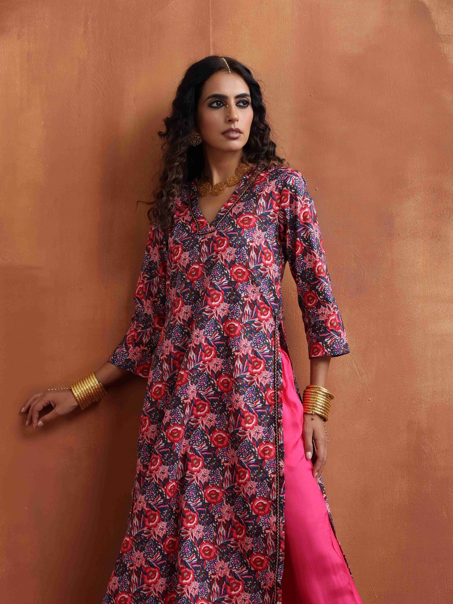 trueBrowns Pink Print High Slit Kurta Set | Swadesiicart
