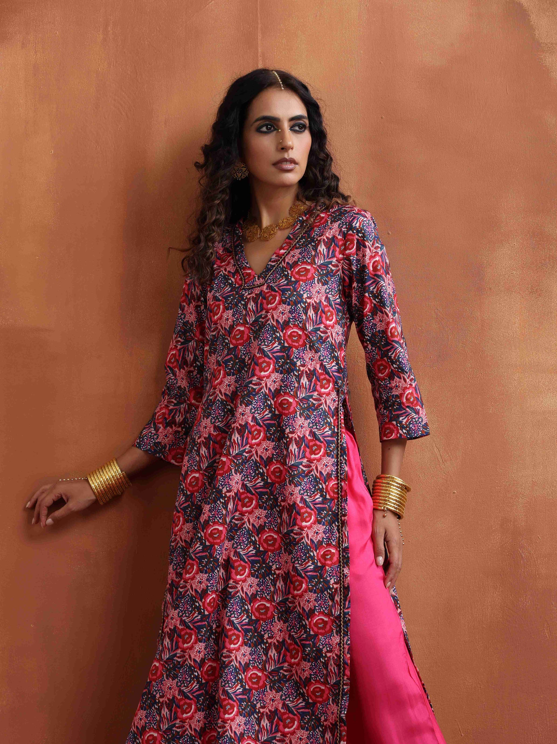 trueBrowns Pink Print High Slit Kurta Set | Swadesiicart