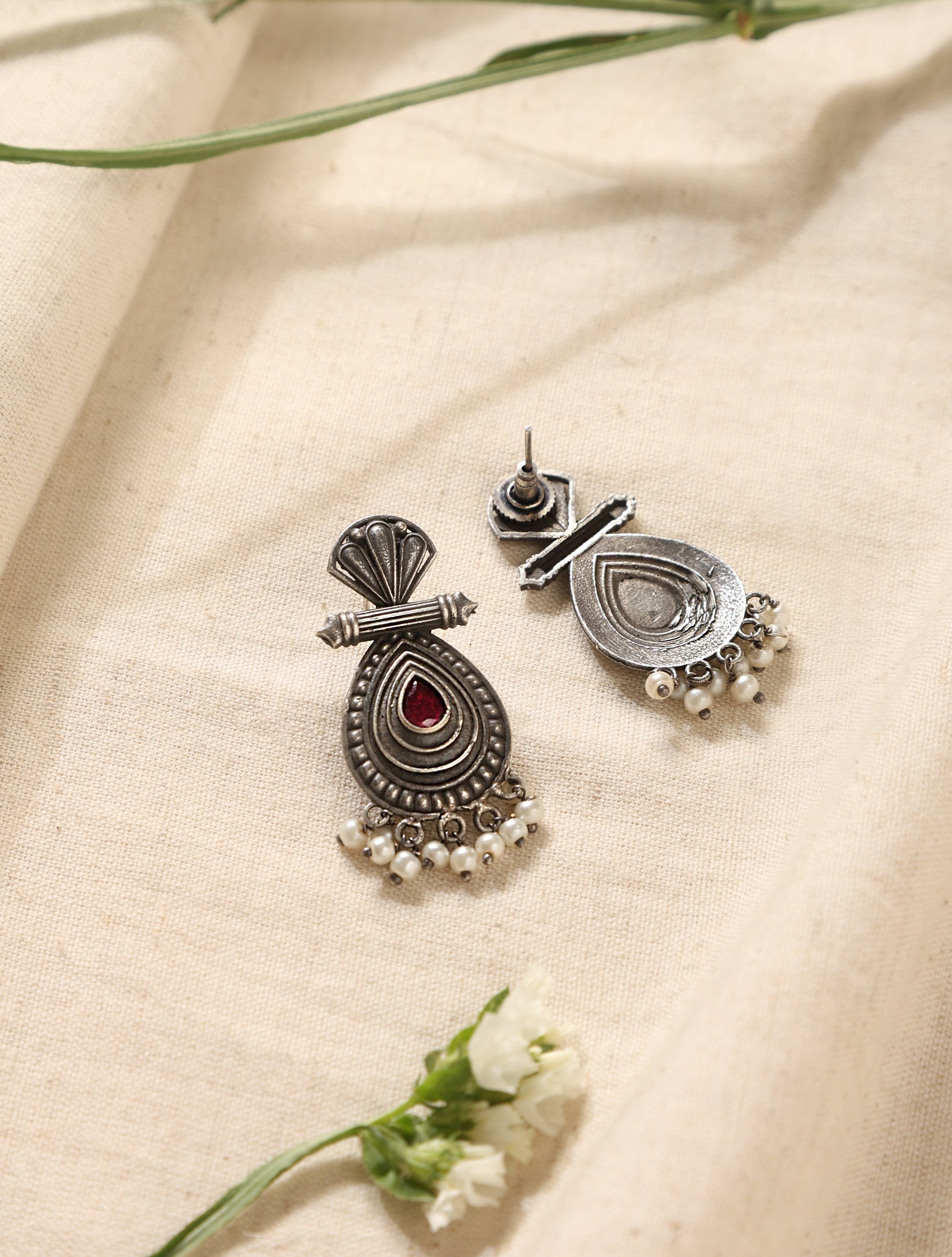 trueBrowns Silver Pearl Bead Earrings | Swadesiicart