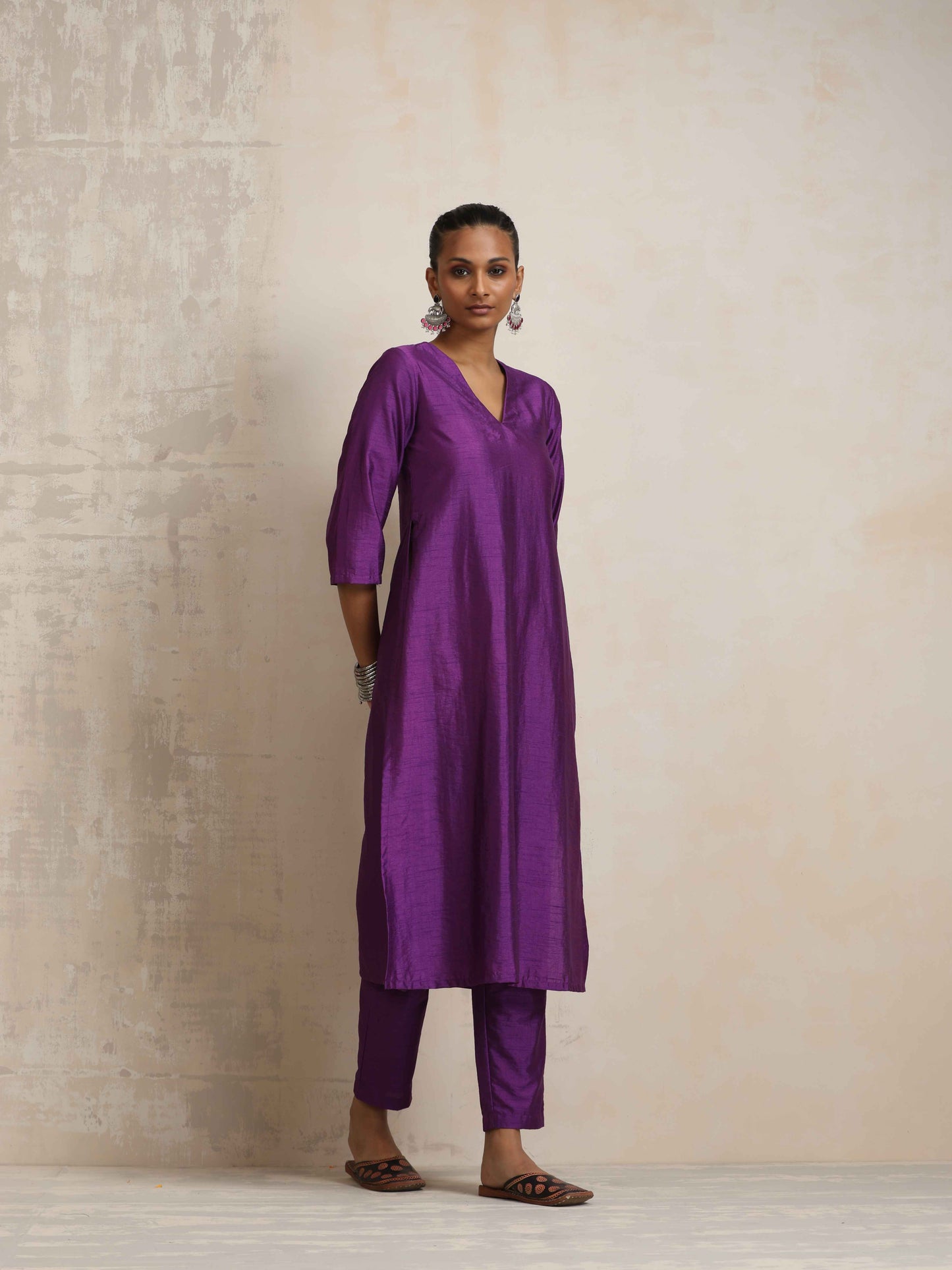 trueBrowns Purple Silk High Slit Kurta Set | Swadesiicart