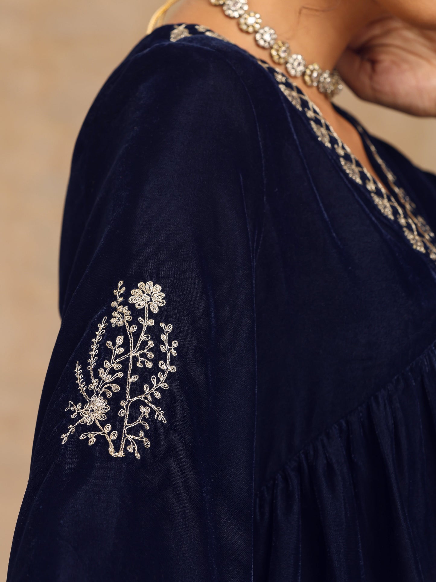 trueBrowns Midnight Blue Velvet Embroidered Kurta | Swadesiicart