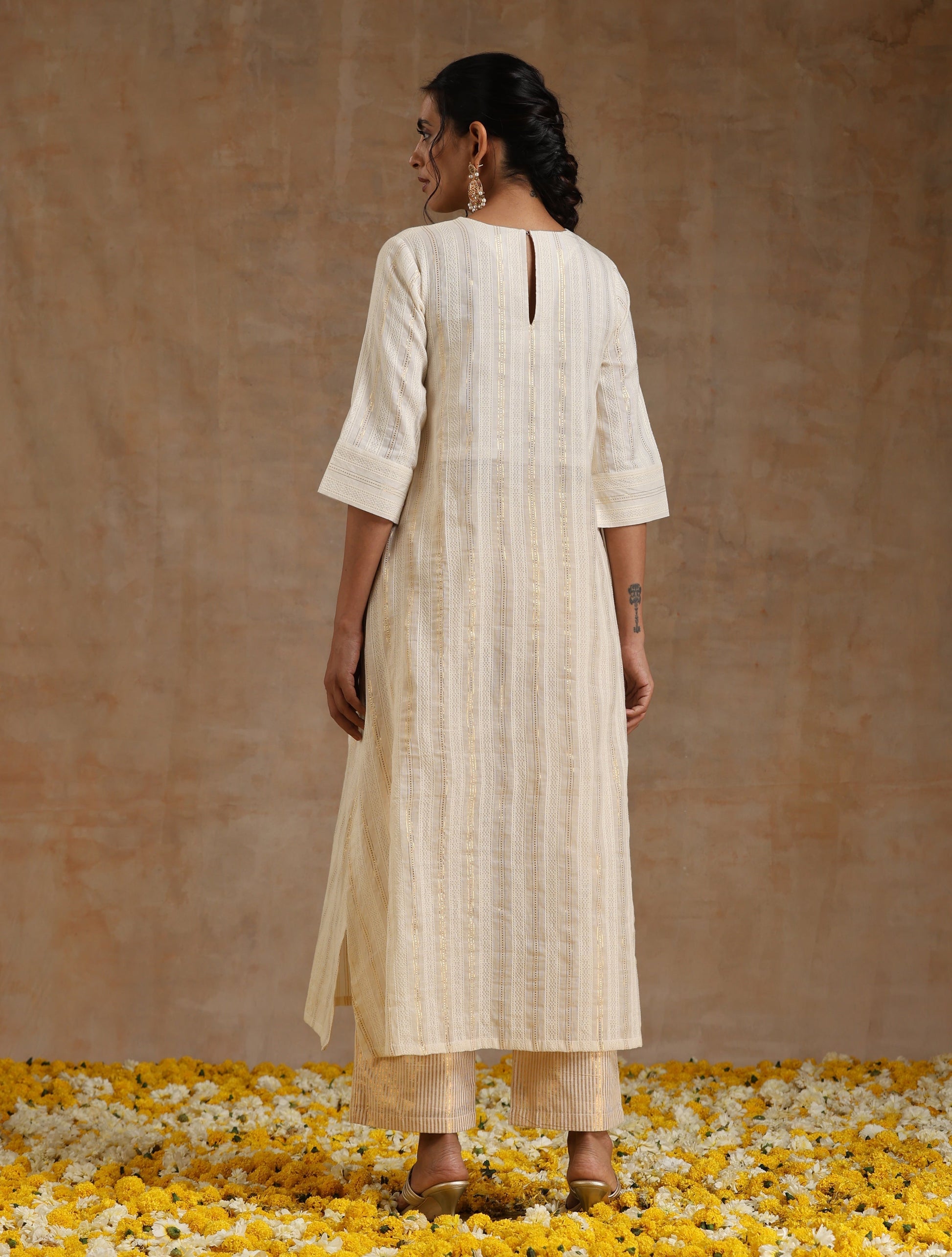 trueBrowns Ivory Gold Cotton Neck Pleat Kurta Set | Swadesiicart