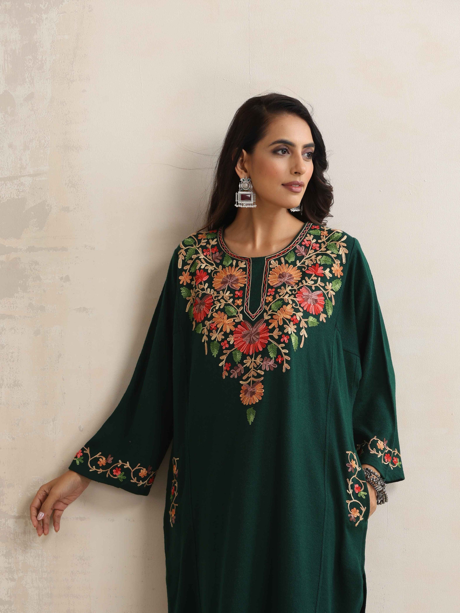 trueBrowns Green Kashmiri Embroidered Woollen Phiran Kurta | Swadesiicart