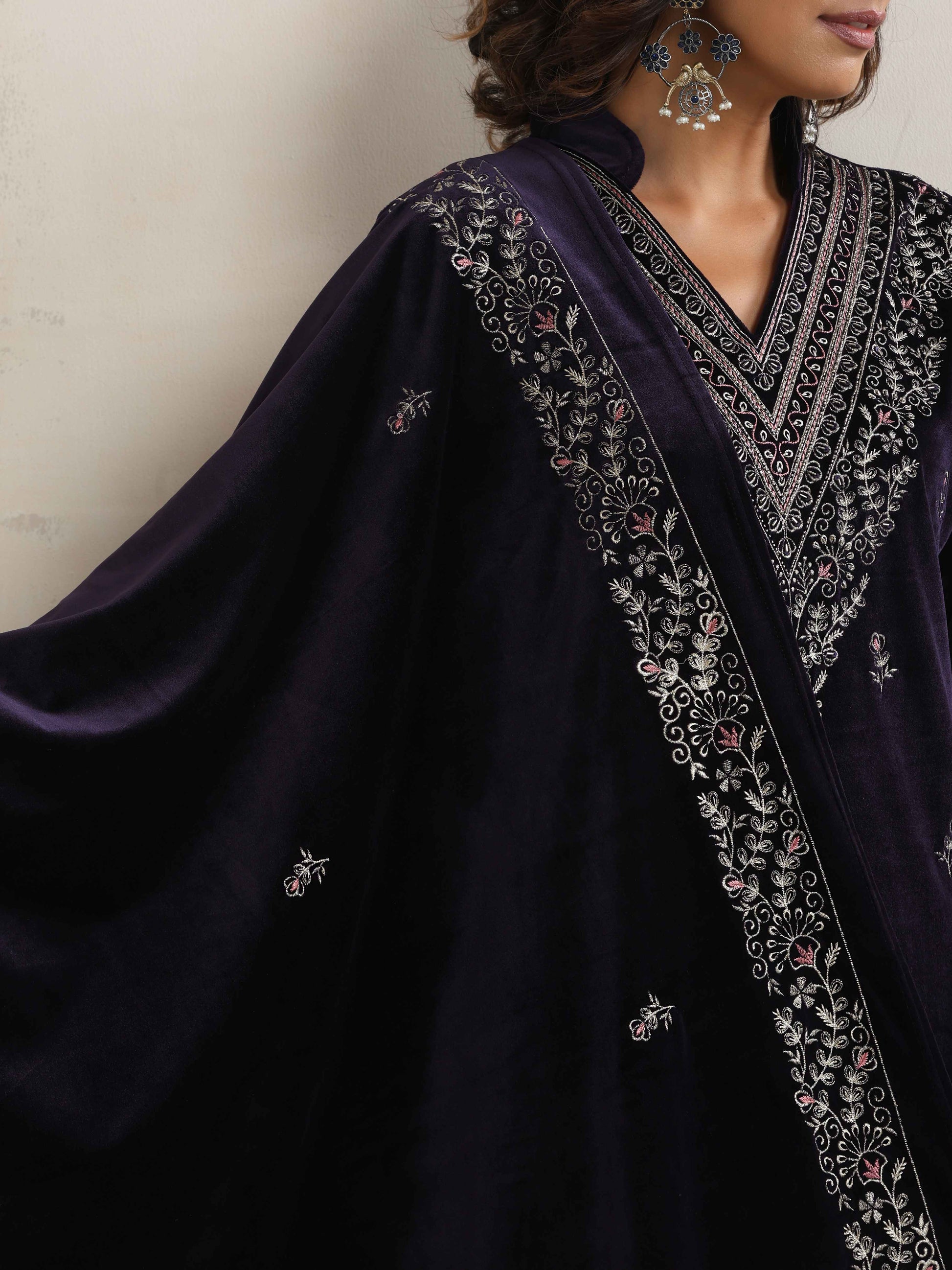 trueBrowns Purple Velvet Embroidered Kurta Pant Dupatta Set | Swadesiicart