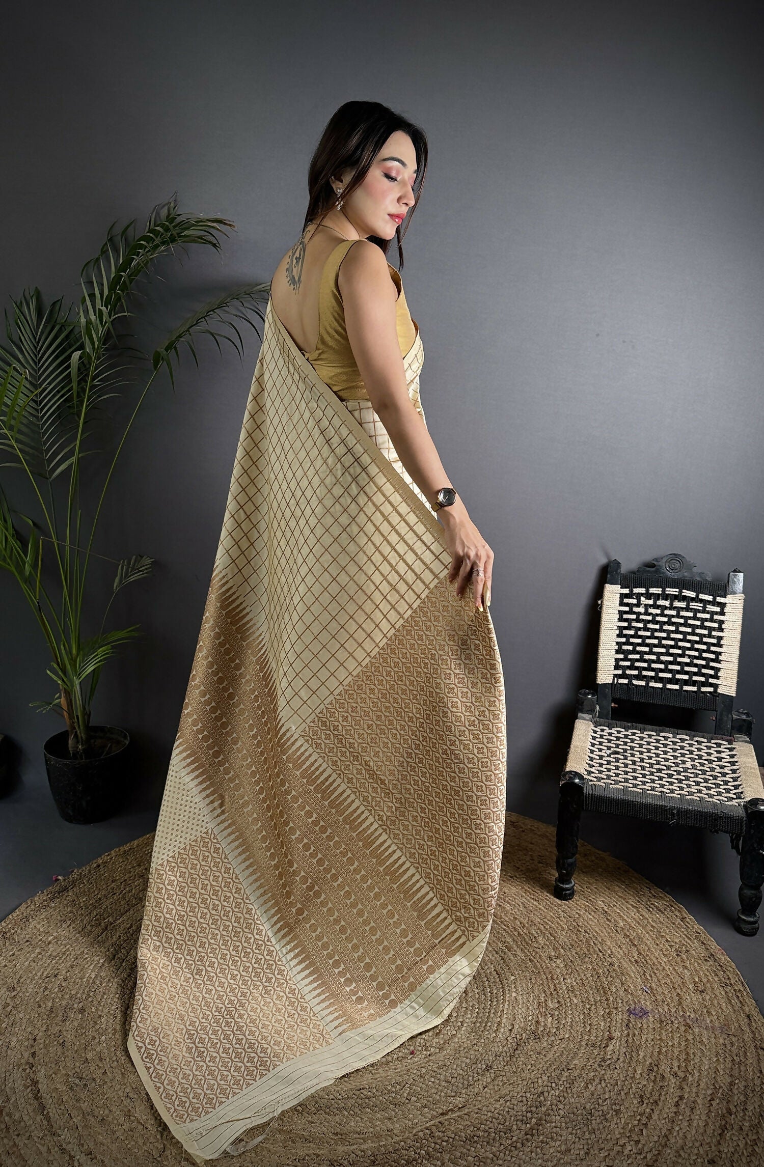 Joban Fashion Off White Banarasi Soft Lichi Silk Checks & Woven Saree | Swadesiicart
