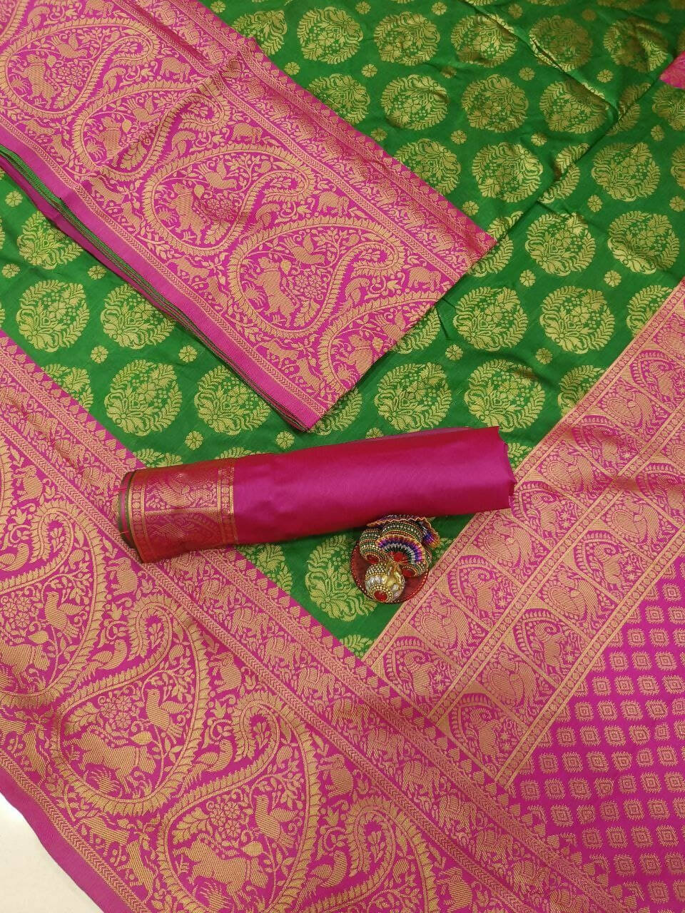 DEIANA'S Beautiful Designer Golden zari Soft Lichi Silk Saree - Green - Swadesiicart