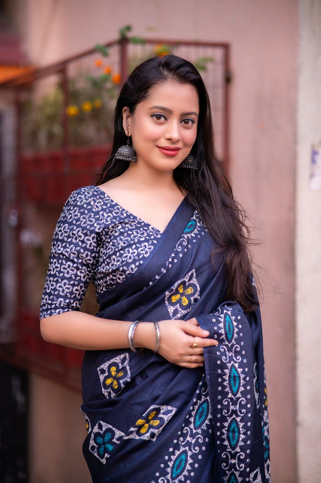 Blue Silk Blend Ethnic Motifs Saree with Unstitched Blouse - Hiral Fashion
