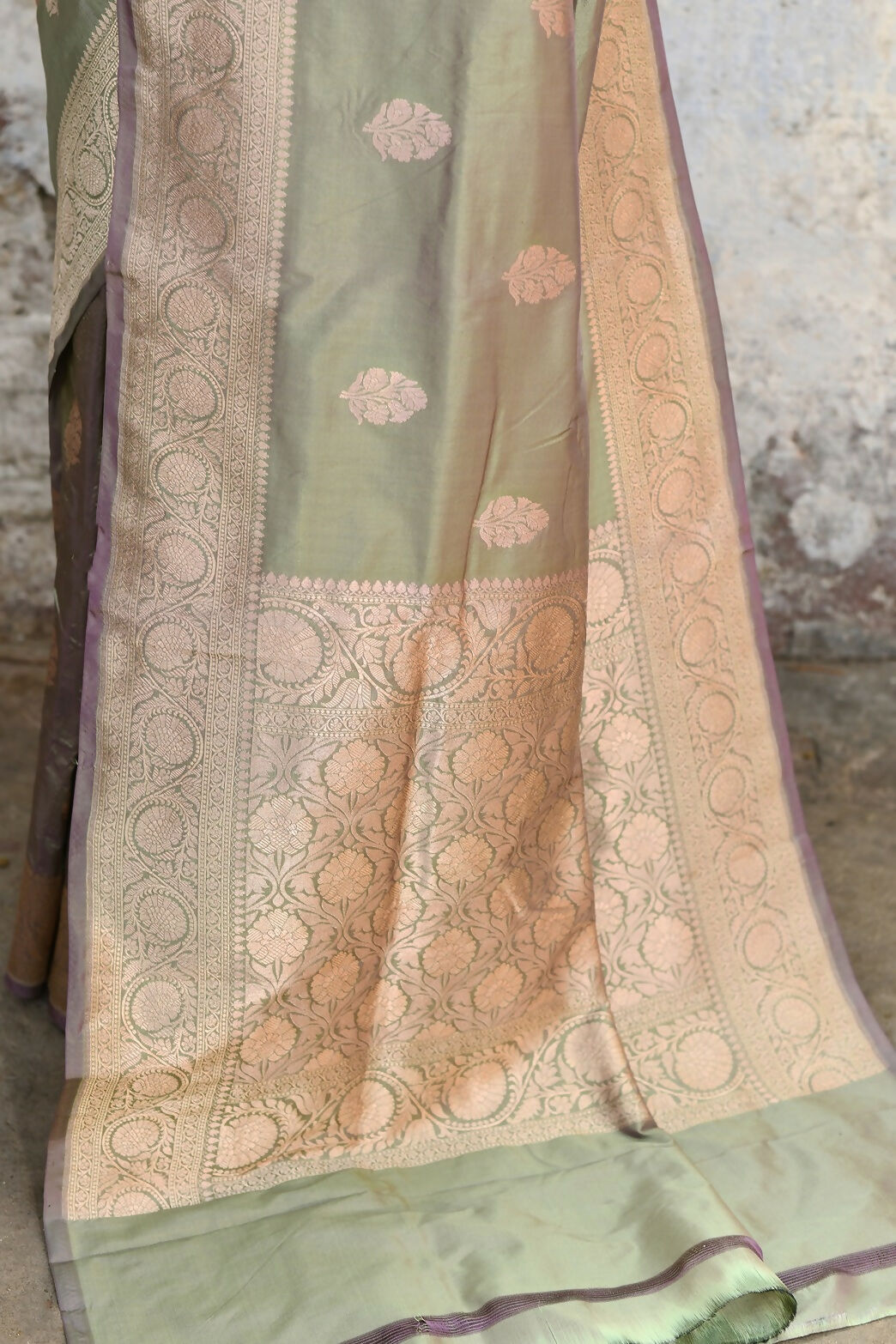 Joban Fashion Pea Green Pure Katan Pure Handloom Banarasi Silk Saree | Swadesiicart