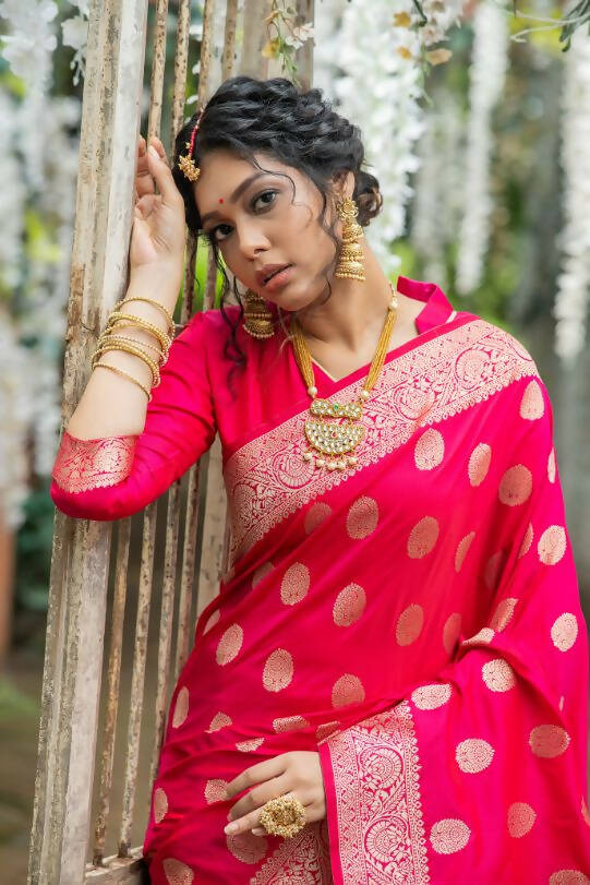 Vishnu Weaves Women's Pink Banarasi Silk Floral Zari Woven Saree with Unstitched Blouse - Swadesiicart