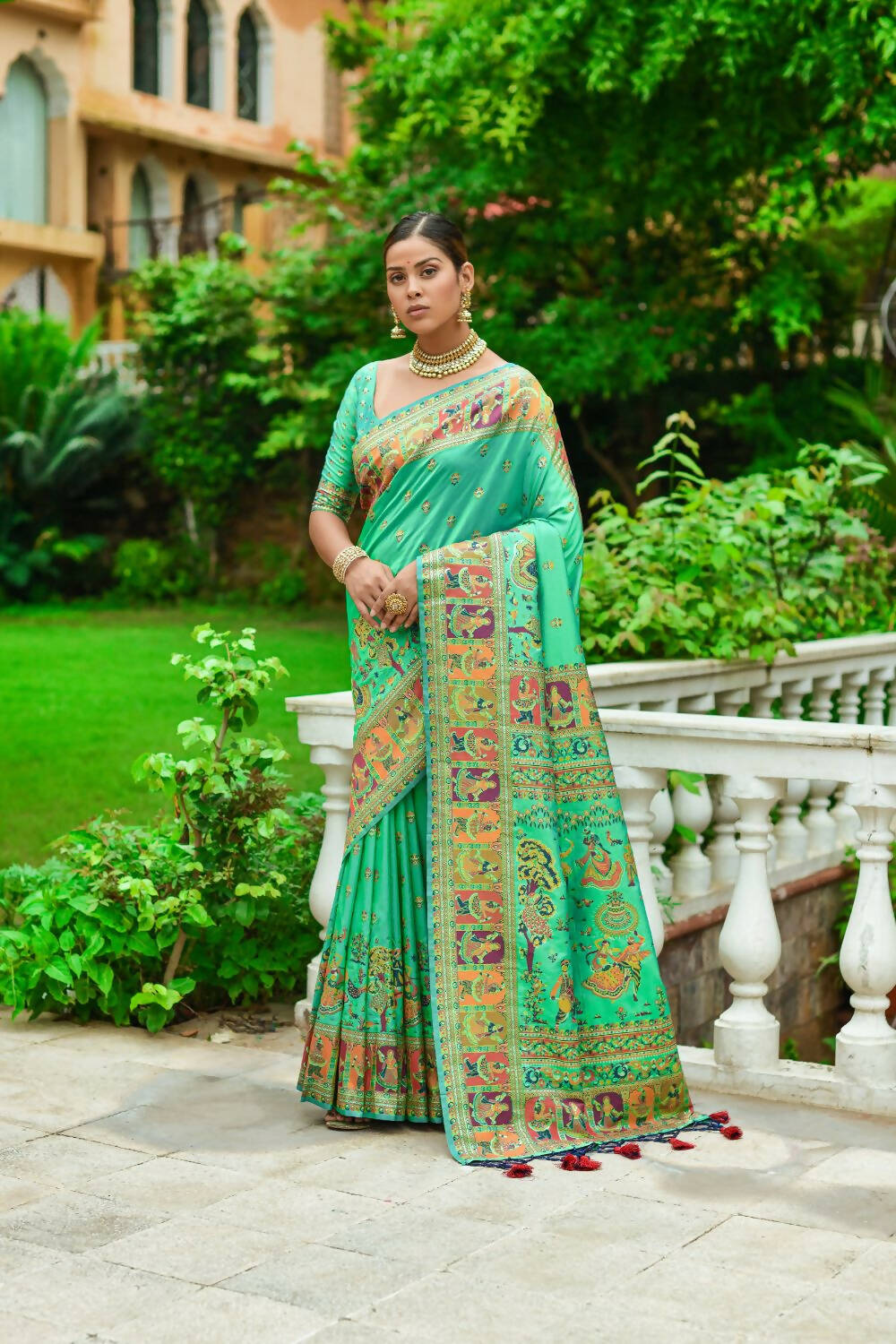 Vishnu Weaves Women's Green Banarasi Silk Kashmiri Woven Saree with Blouse - Swadesiicart