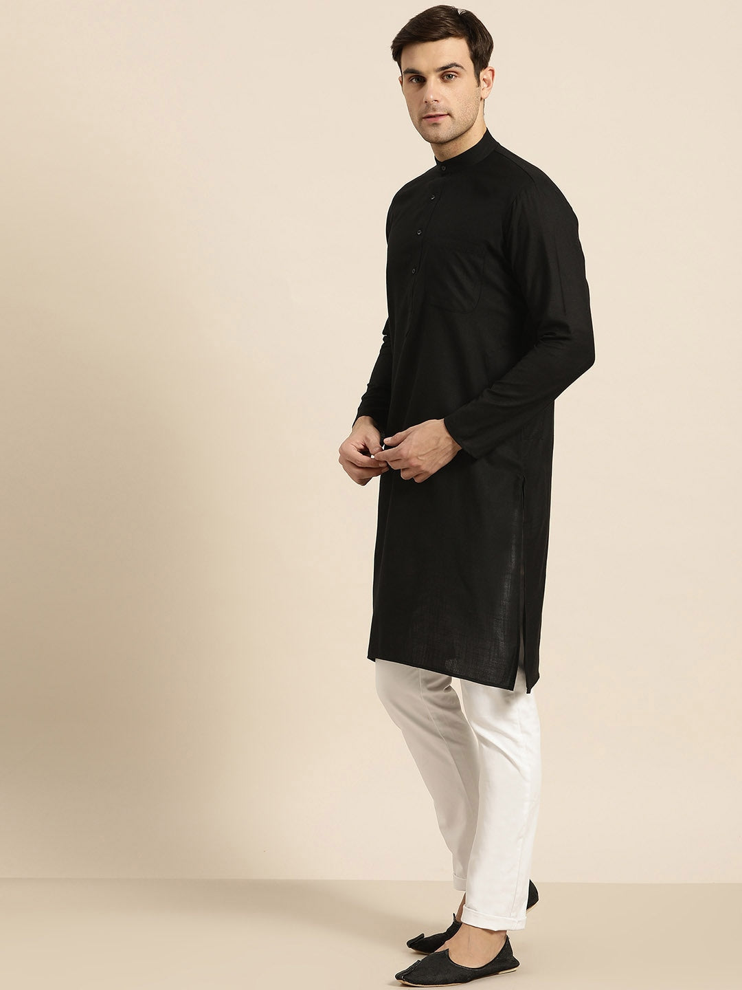 Sojanya Men Black Solid Straight Kurta | Swadesiicart