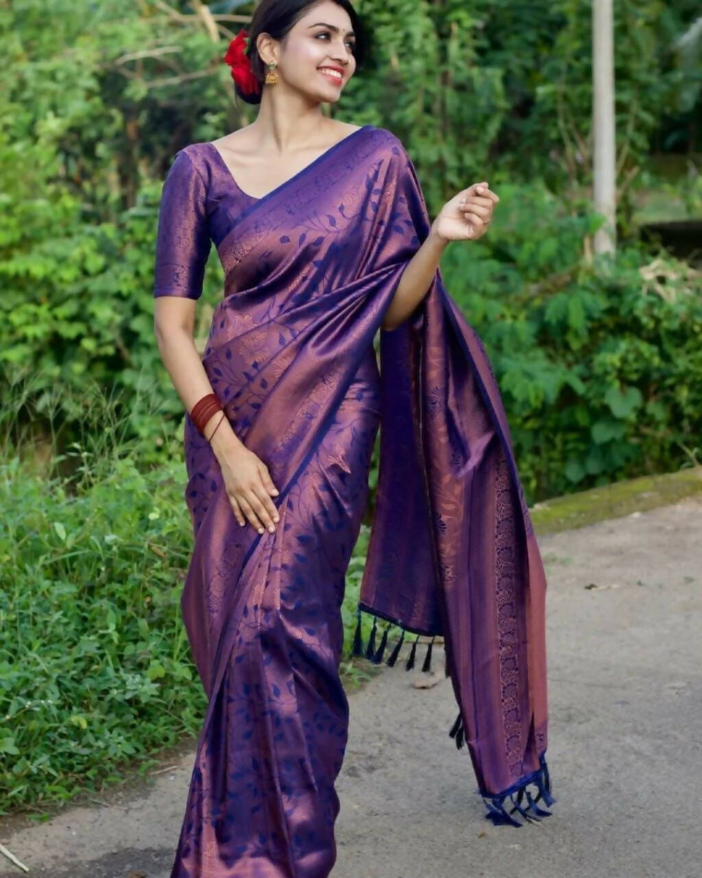 DEIANA'S Beautiful Designer Golden zari Soft Lichi Silk Saree - Purple - Swadesiicart