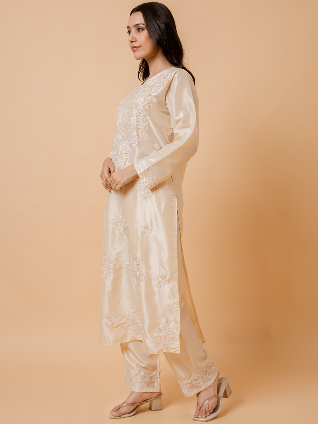 HOUSE OF KARI Floral Embroidered Silk Chikankari Kurta | Swadesiicart