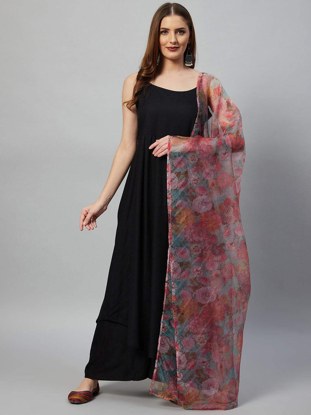 InWeave Black Strappy Set With Green Organza Dupatta - Swadesiicart