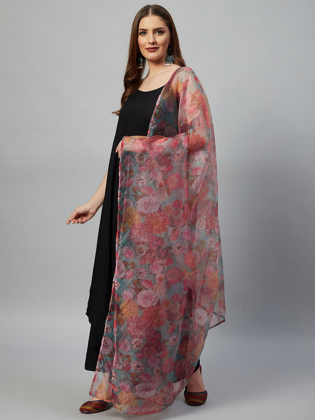 InWeave Black Strappy Set With Green Organza Dupatta - Swadesiicart