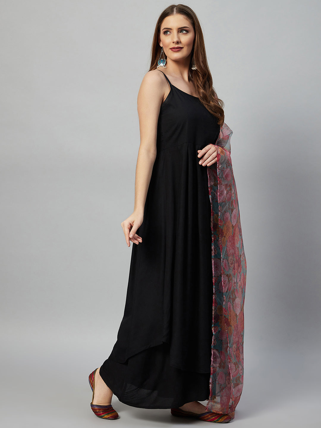 InWeave Black Strappy Set With Green Organza Dupatta - Swadesiicart