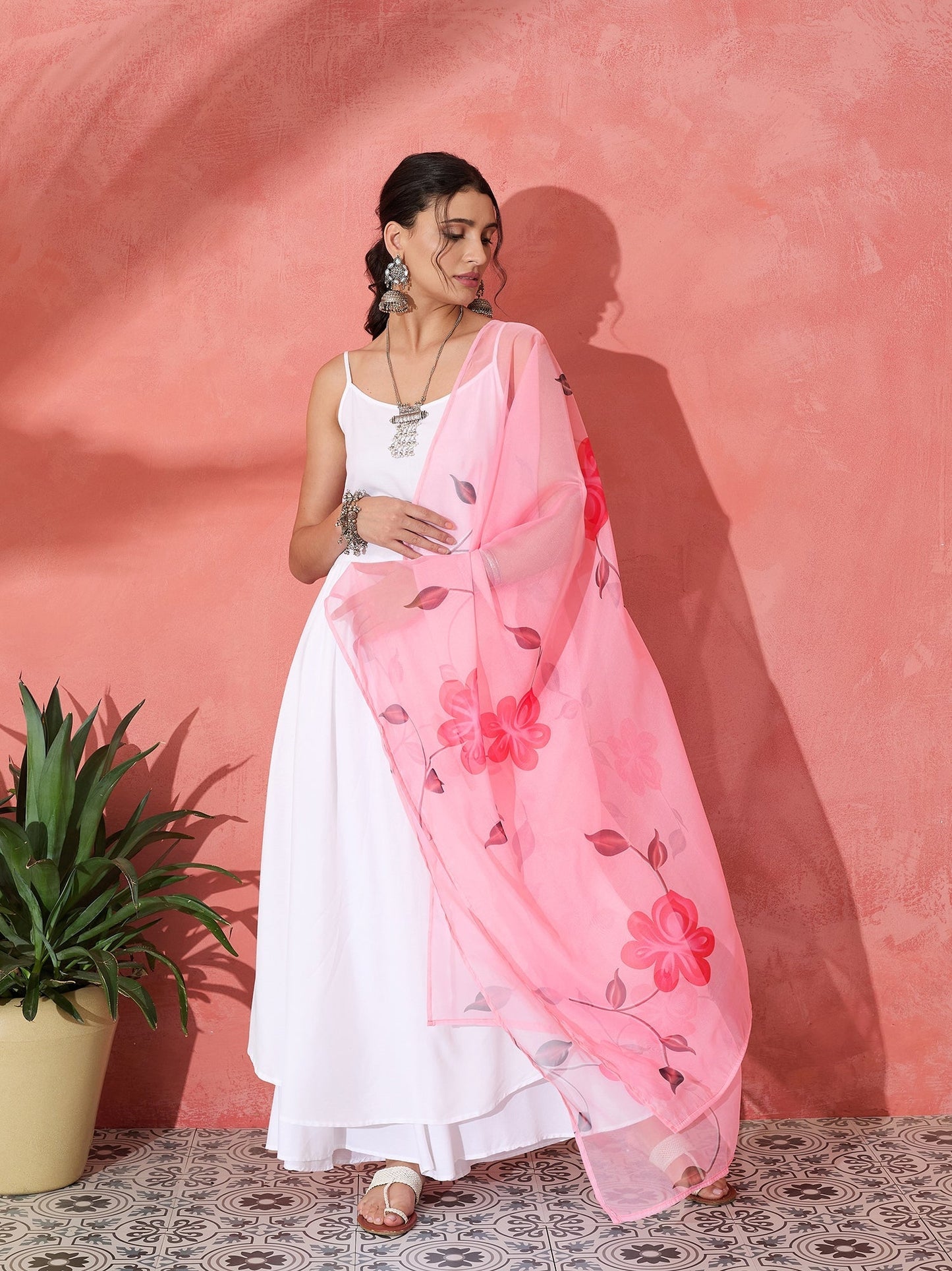InWeave White Strappy Kurta Set With Pink Hand Print Dupatta - Swadesiicart
