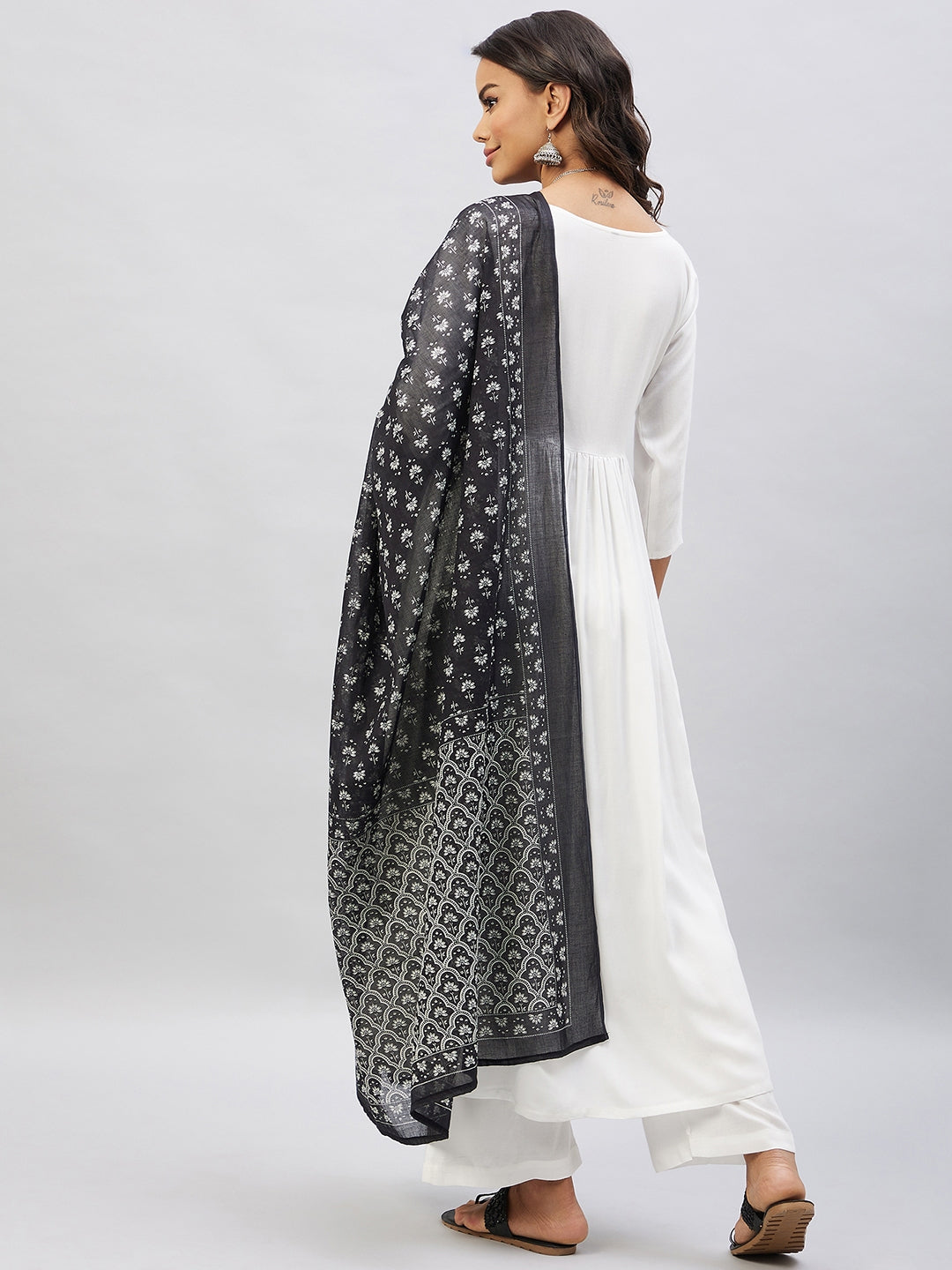 InWeave Women's Cream Anarkali Kurta Set With Black Chintz Print Dupatta - Swadesiicart