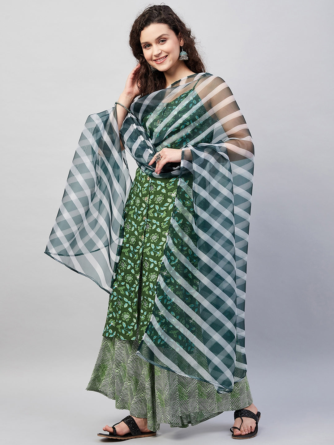 InWeave Women's Green Bagh Spaghetti Kurta Set W Green Le Dupatta - Swadesiicart