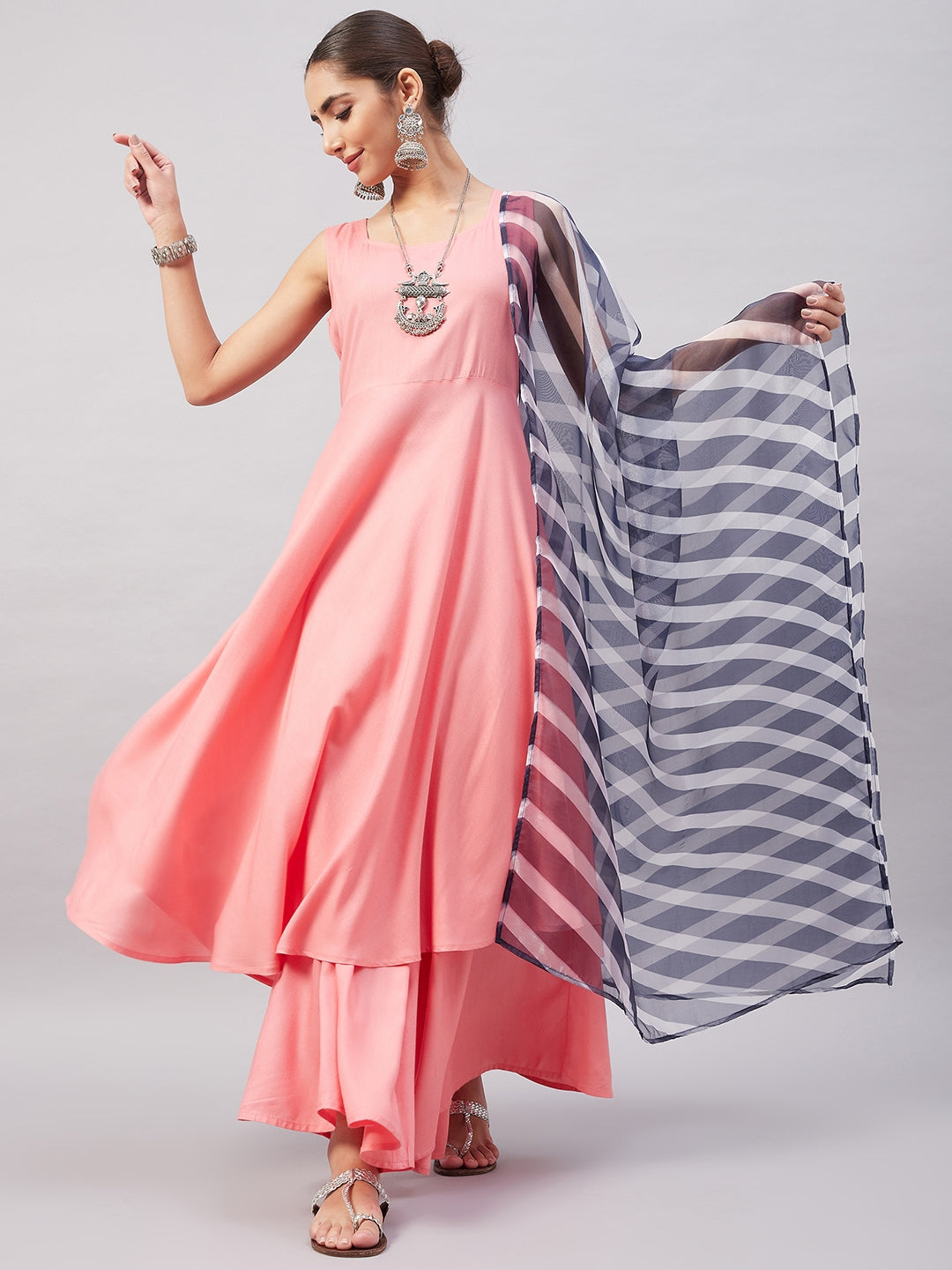 InWeave Women's Light Pink Sleeveless Kurta Set W Navy Leh Organza Dupatta - Swadesiicart
